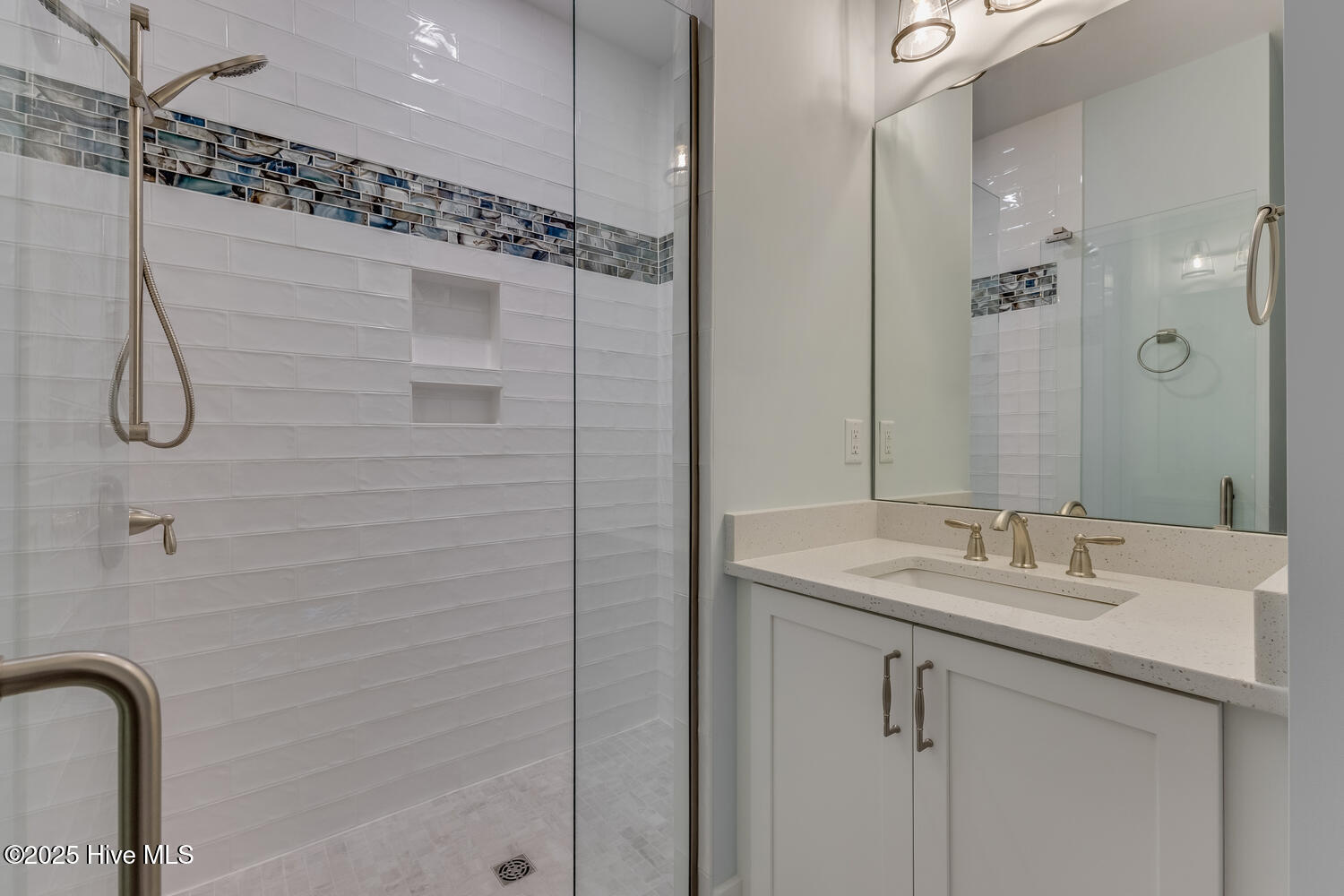 100537523 | Photo 29