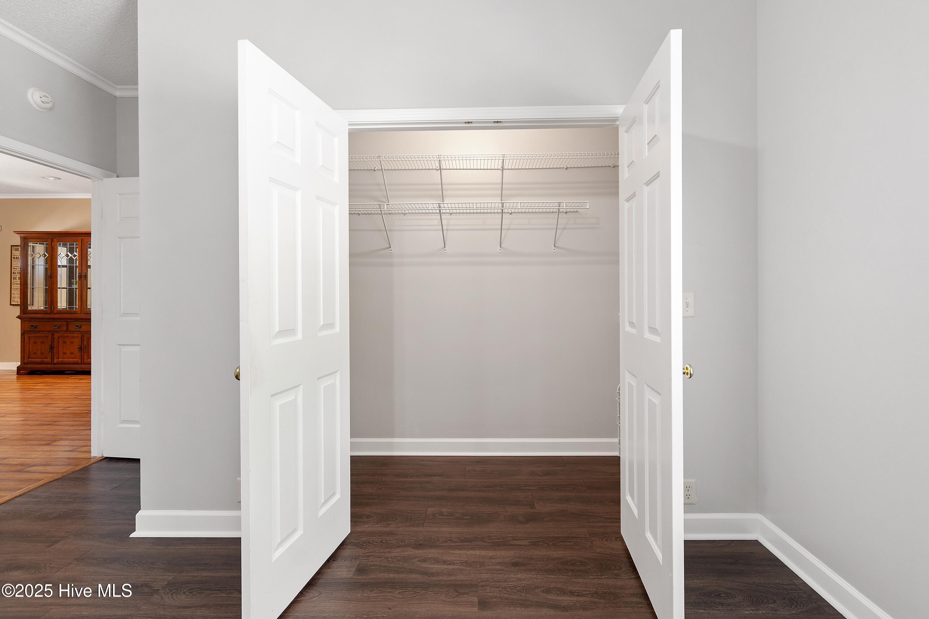 100509248 | Photo 18