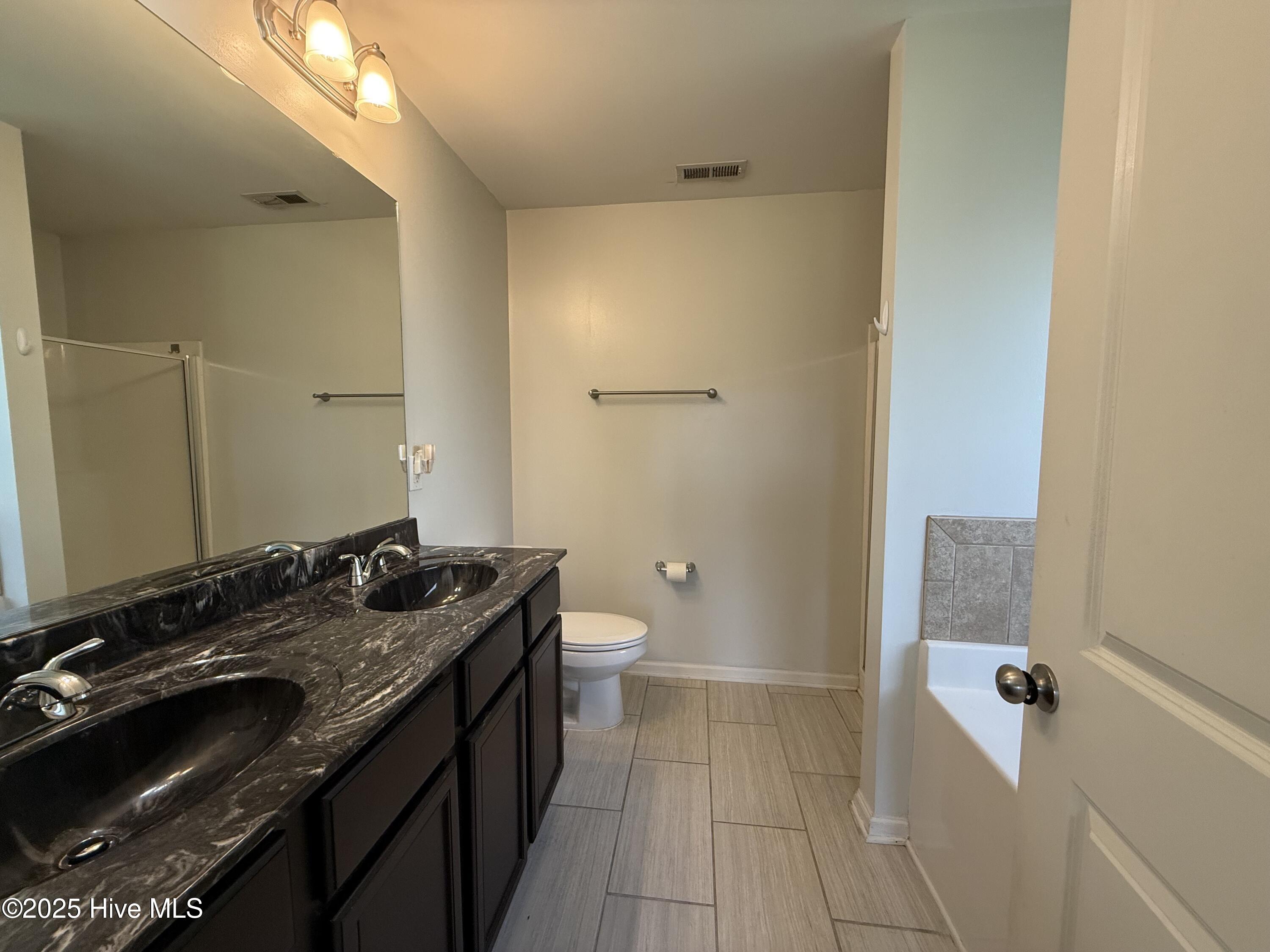 100566630 | Photo 11