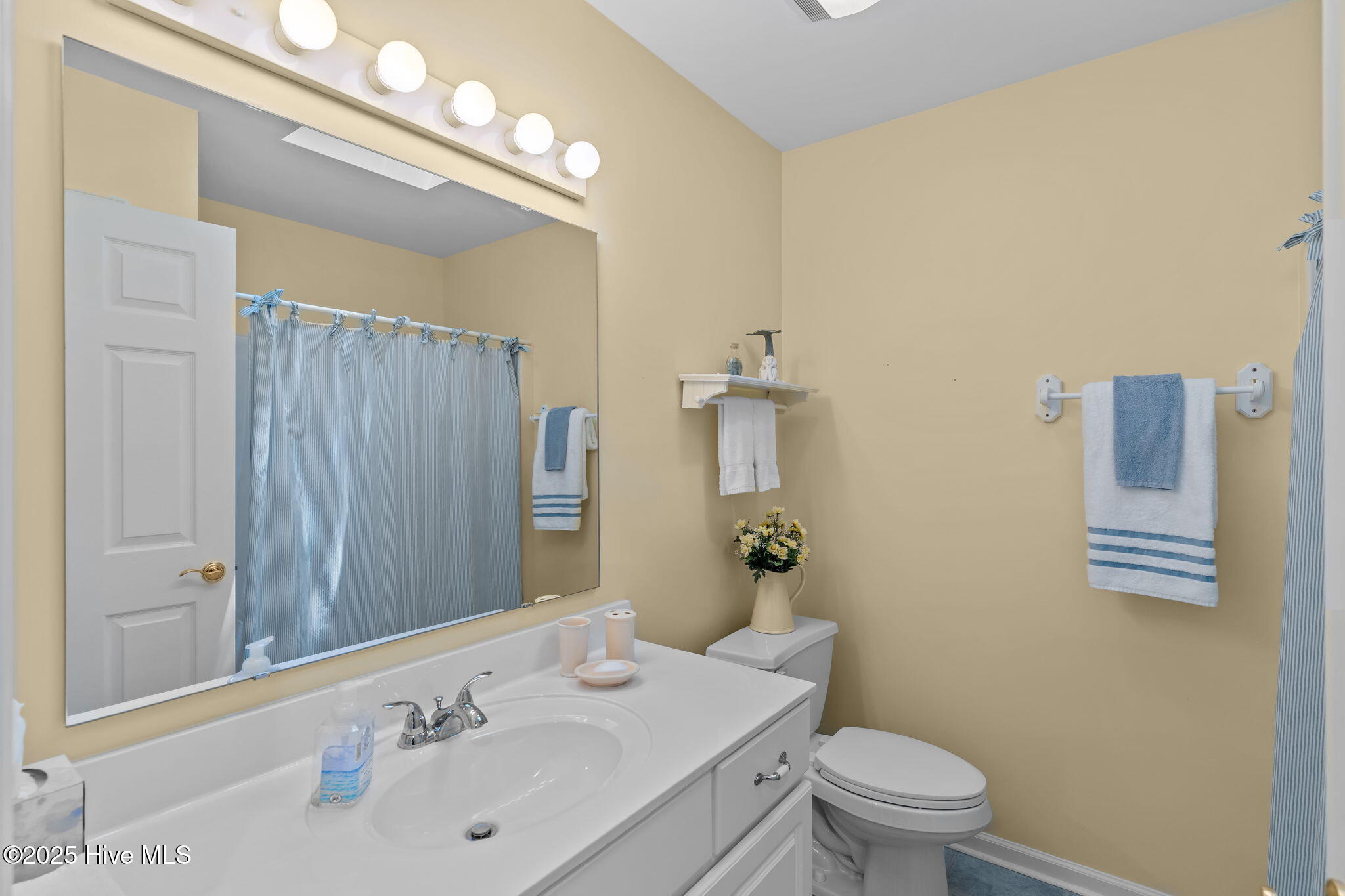 100521042 | Photo 33