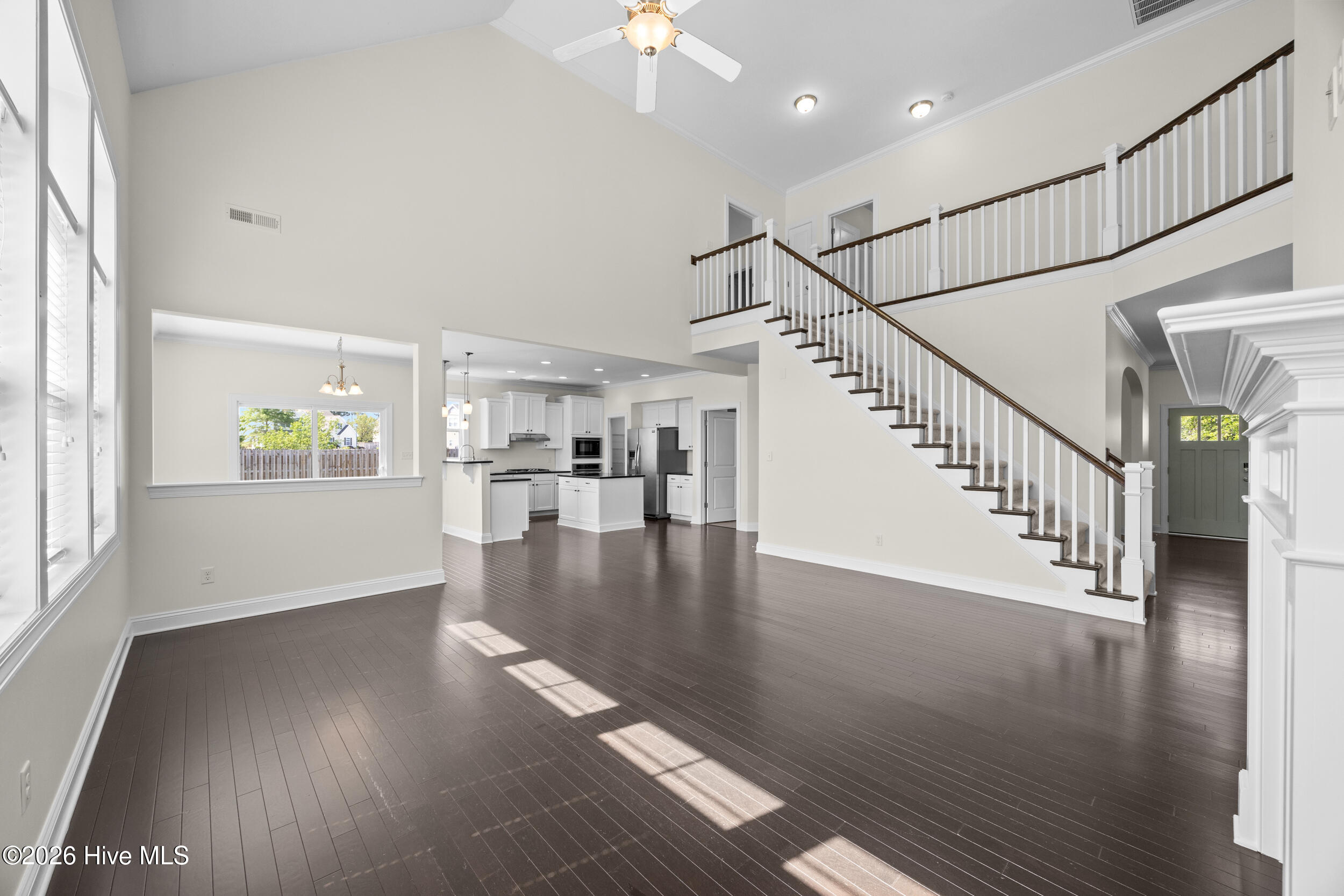 100568241 | Photo 17