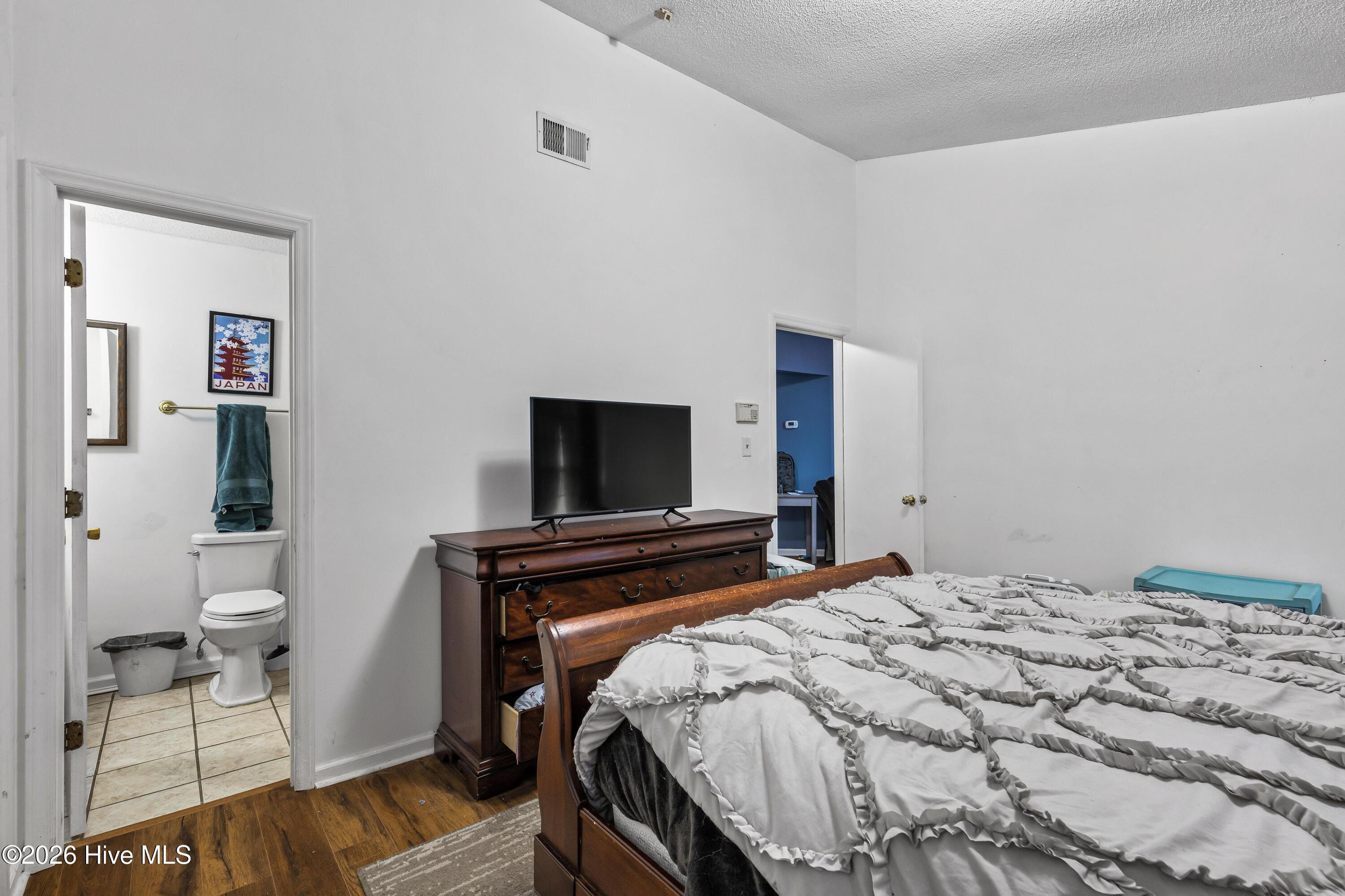 100548610 | Photo 13