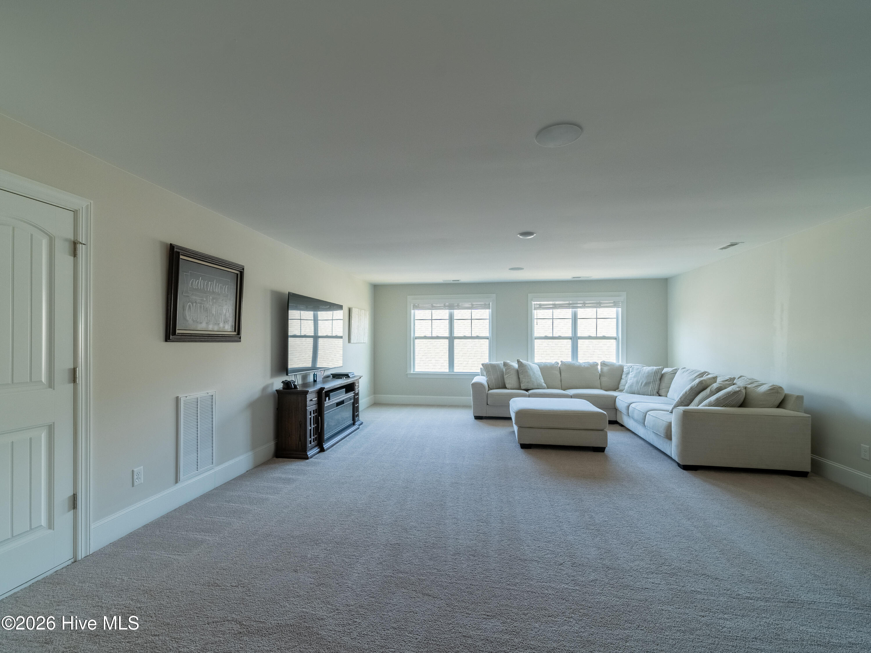 100549108 | Photo 42