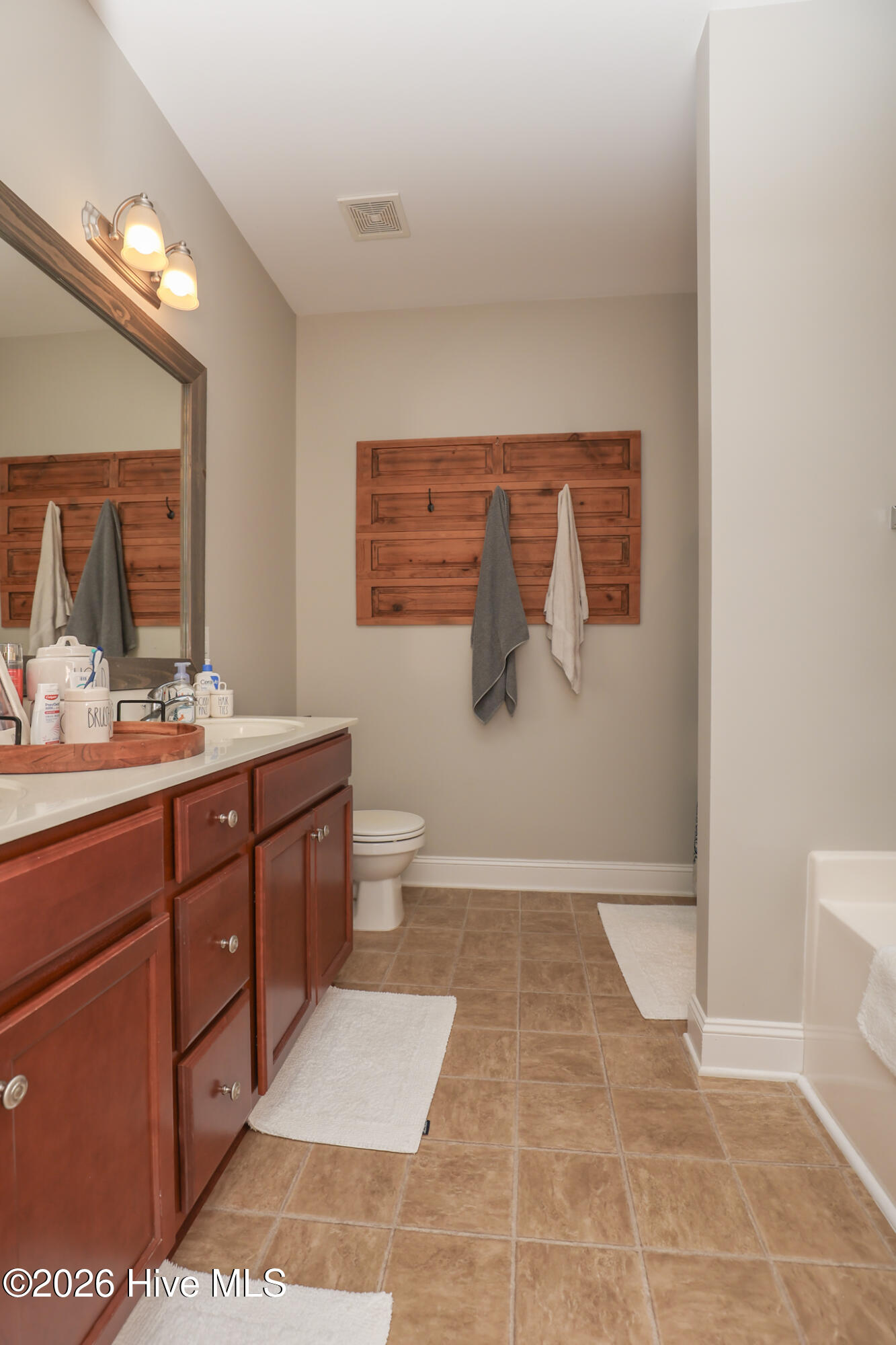 100559390 | Photo 40