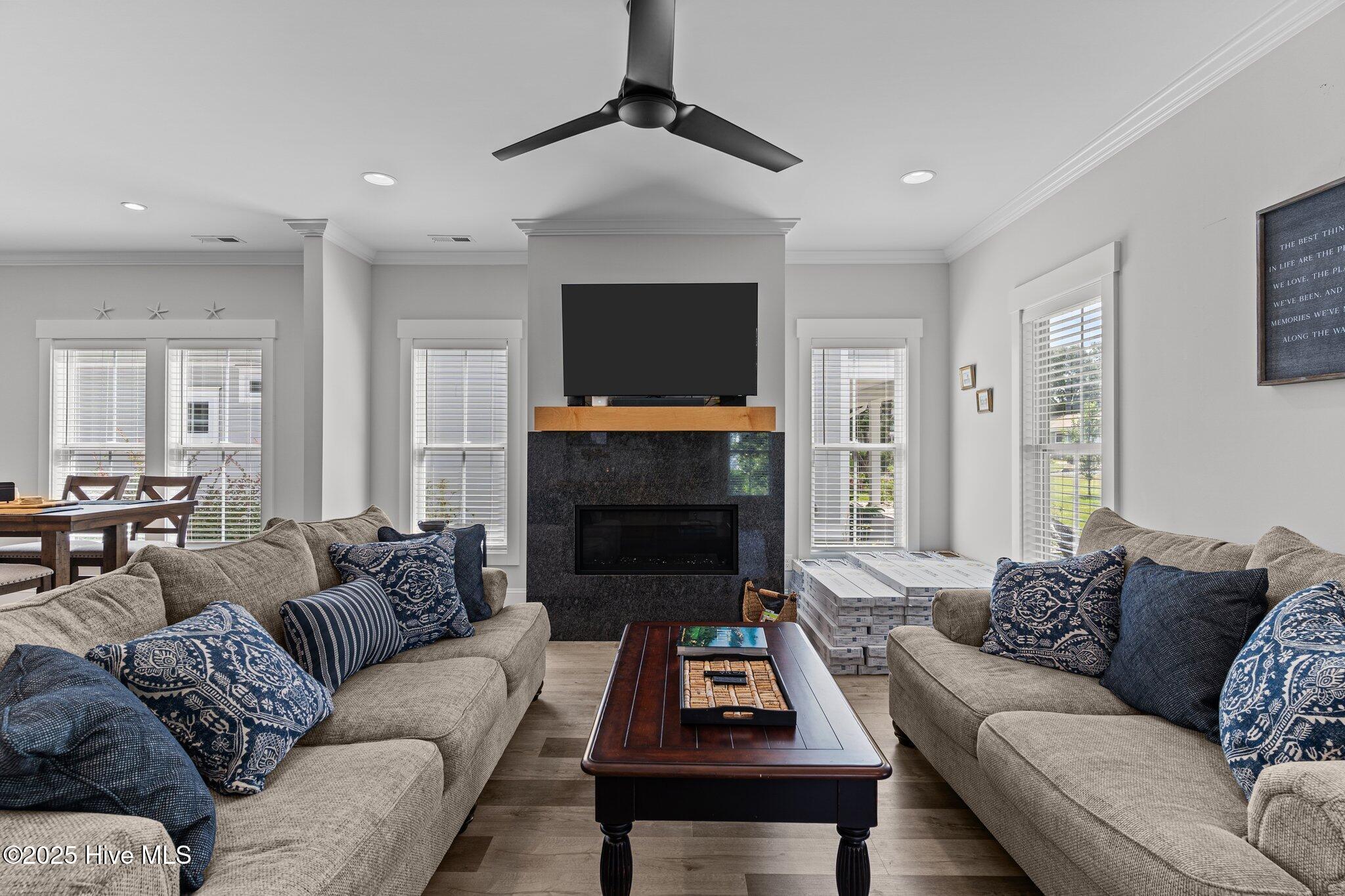 100517876 | Photo 43