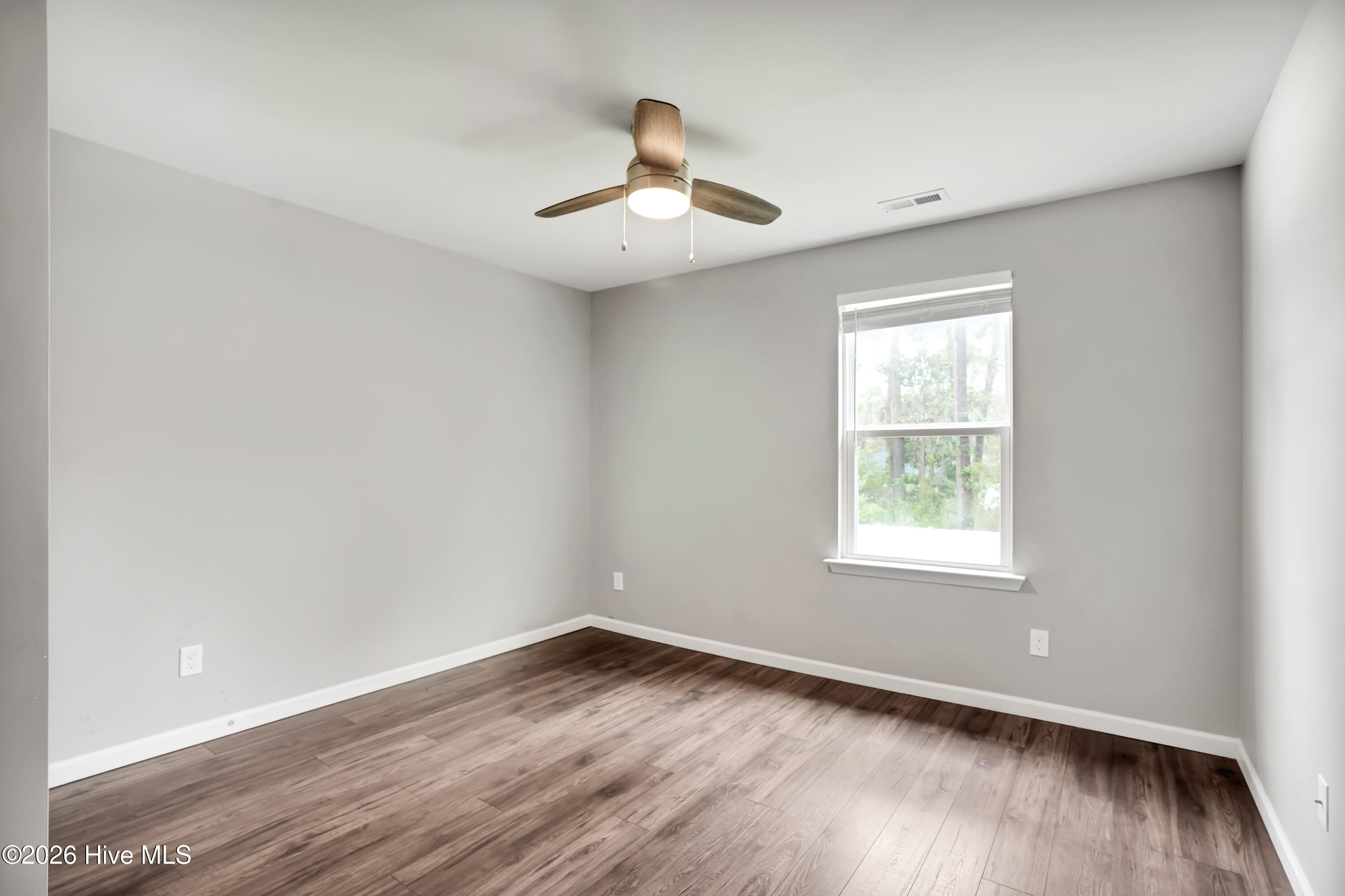 100548211 | Photo 16