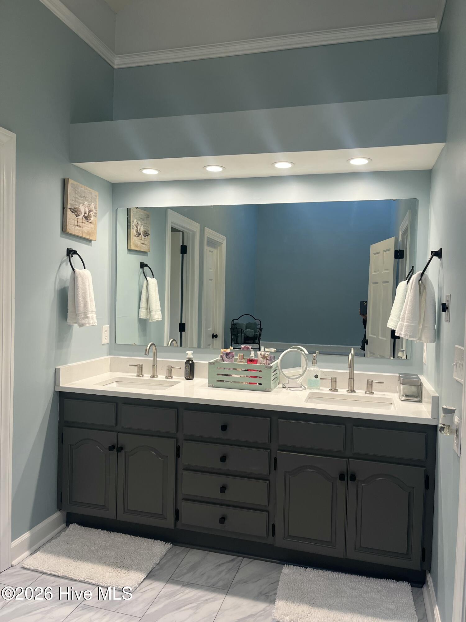 100570144 | Photo 33