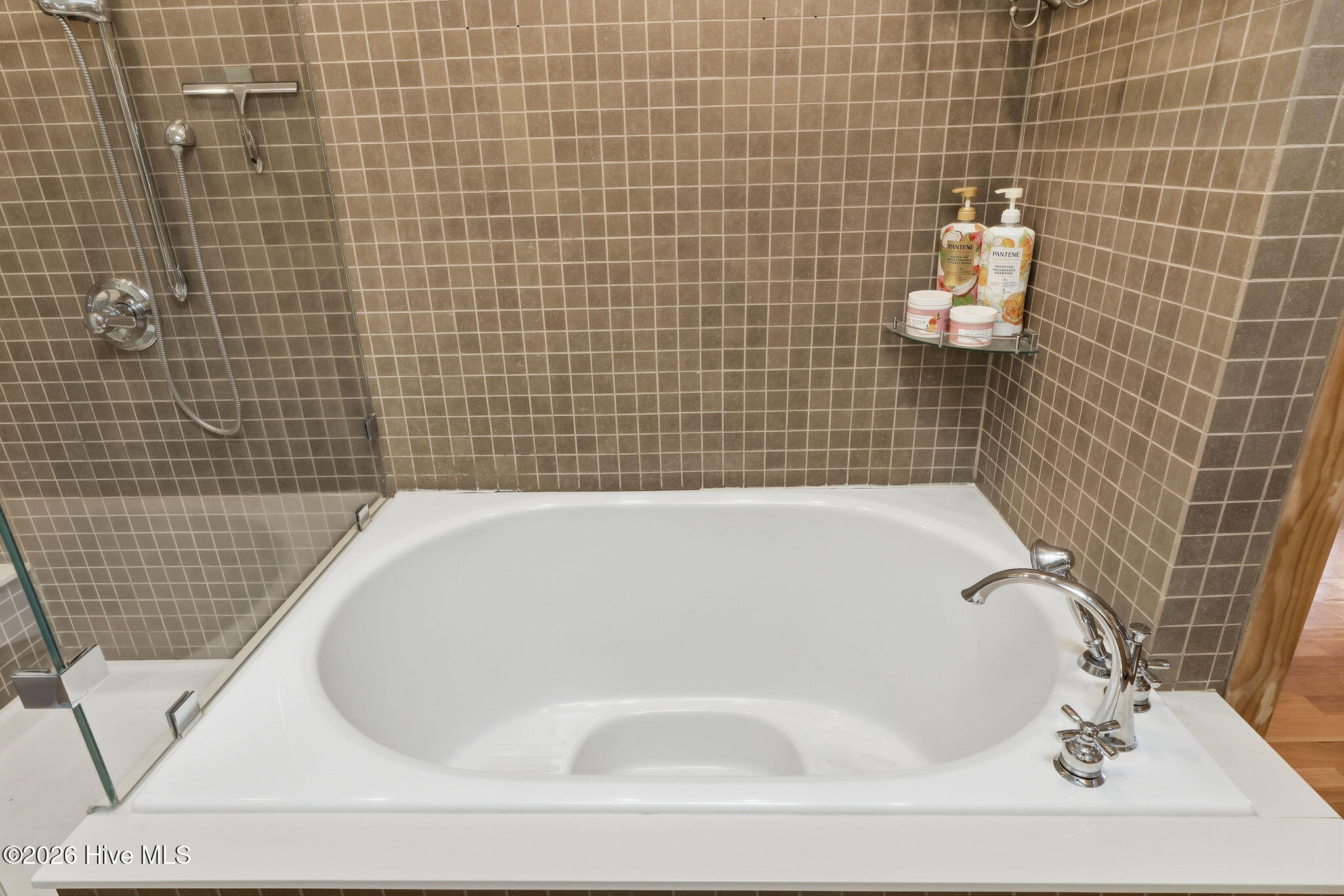 100569152 | Photo 41