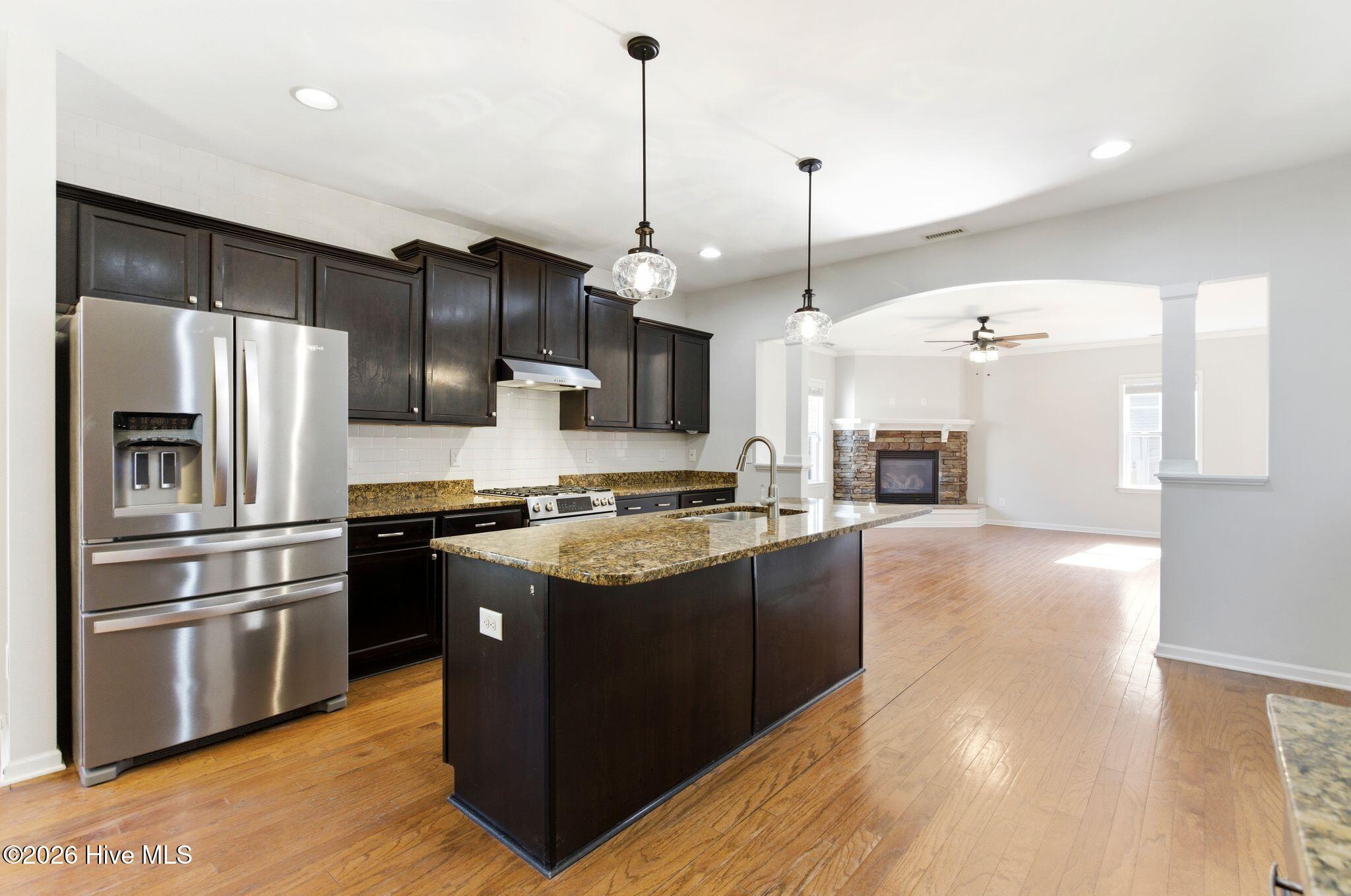 100566859 | Photo 26