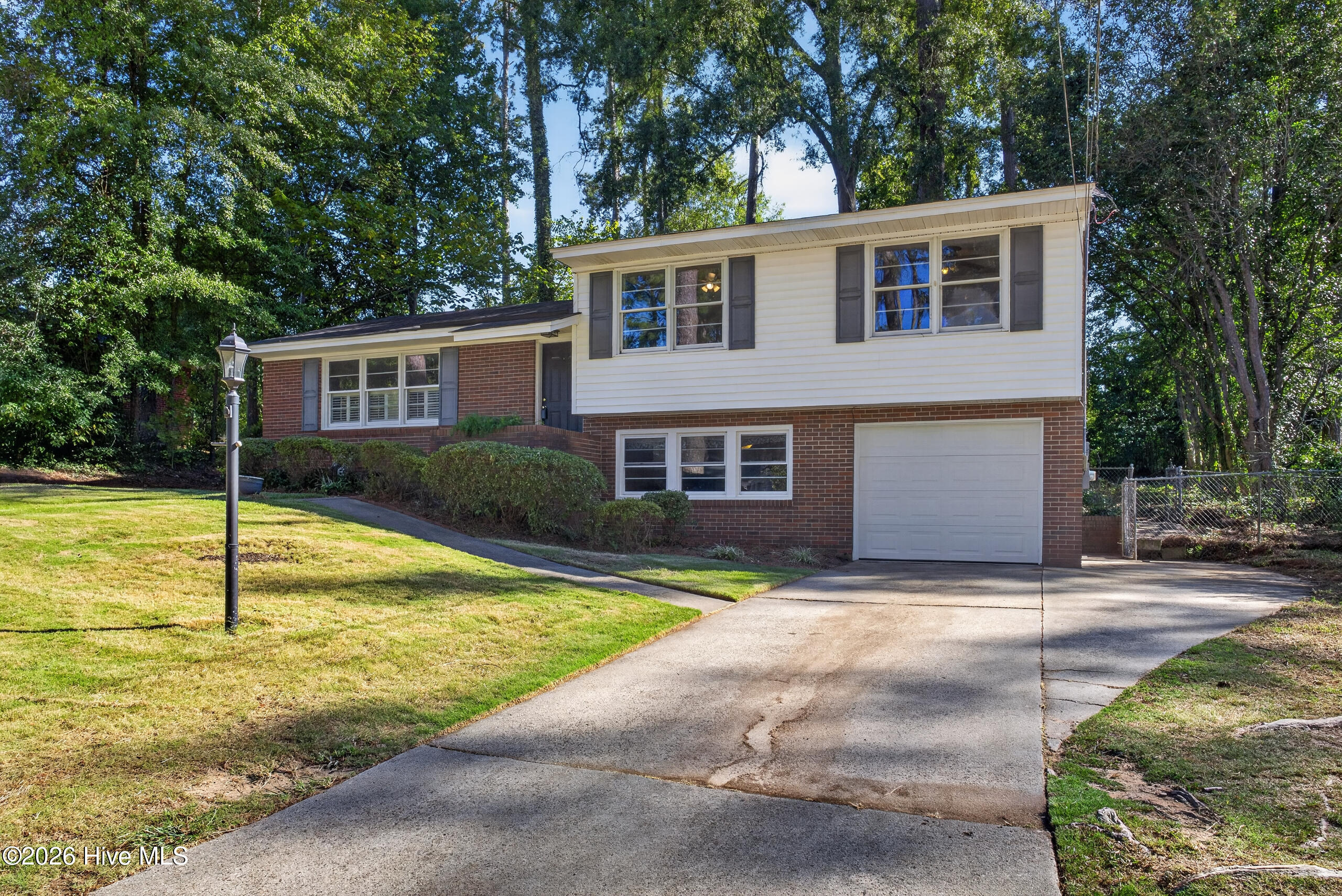 Photo 3 of Single family home for sale at 2920 Hampshire Dr, Augusta, GA 30909 | MLS# 100606816 | Listing updated on 2026-10-05
