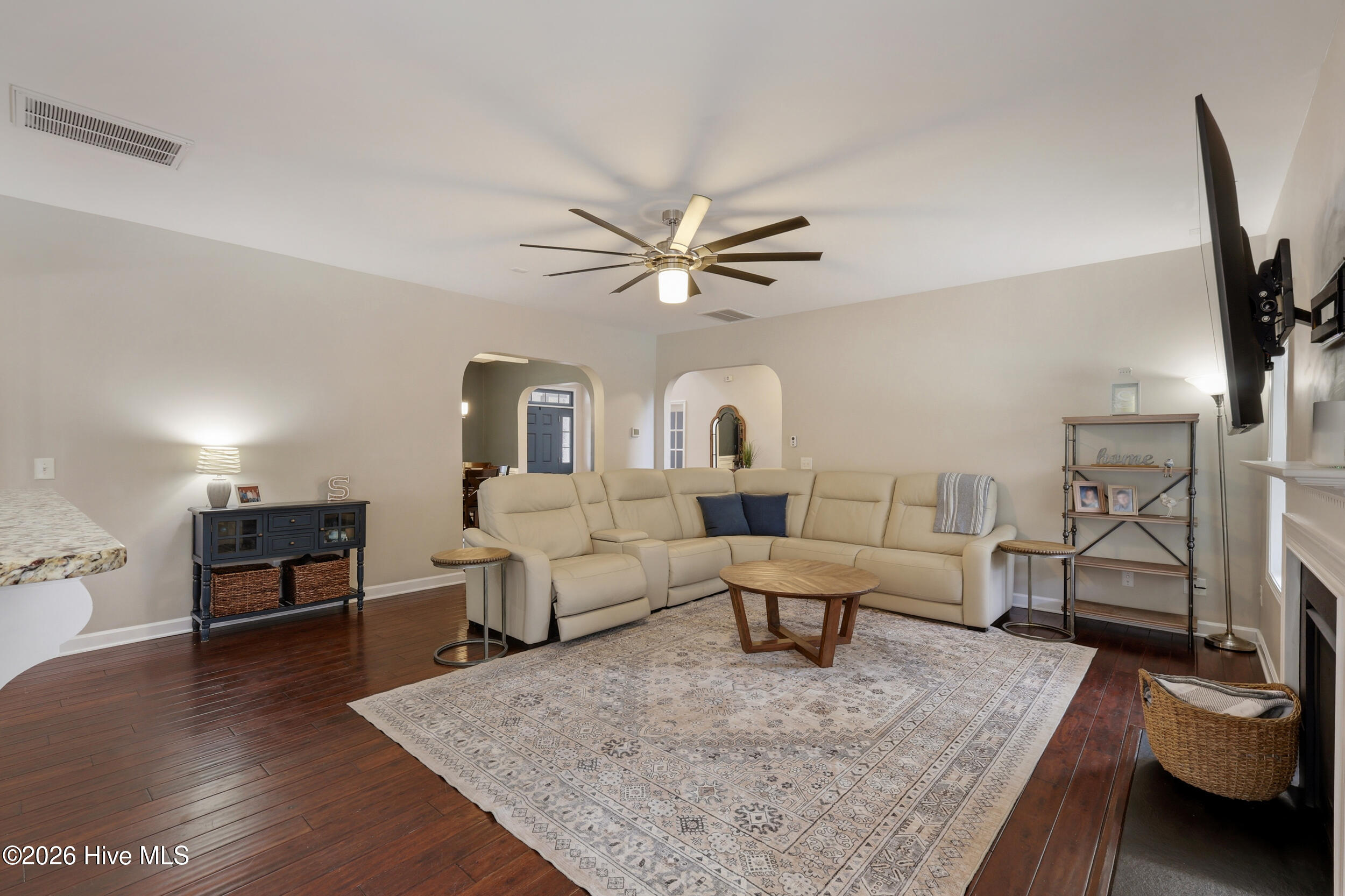 100562179 | Photo 13