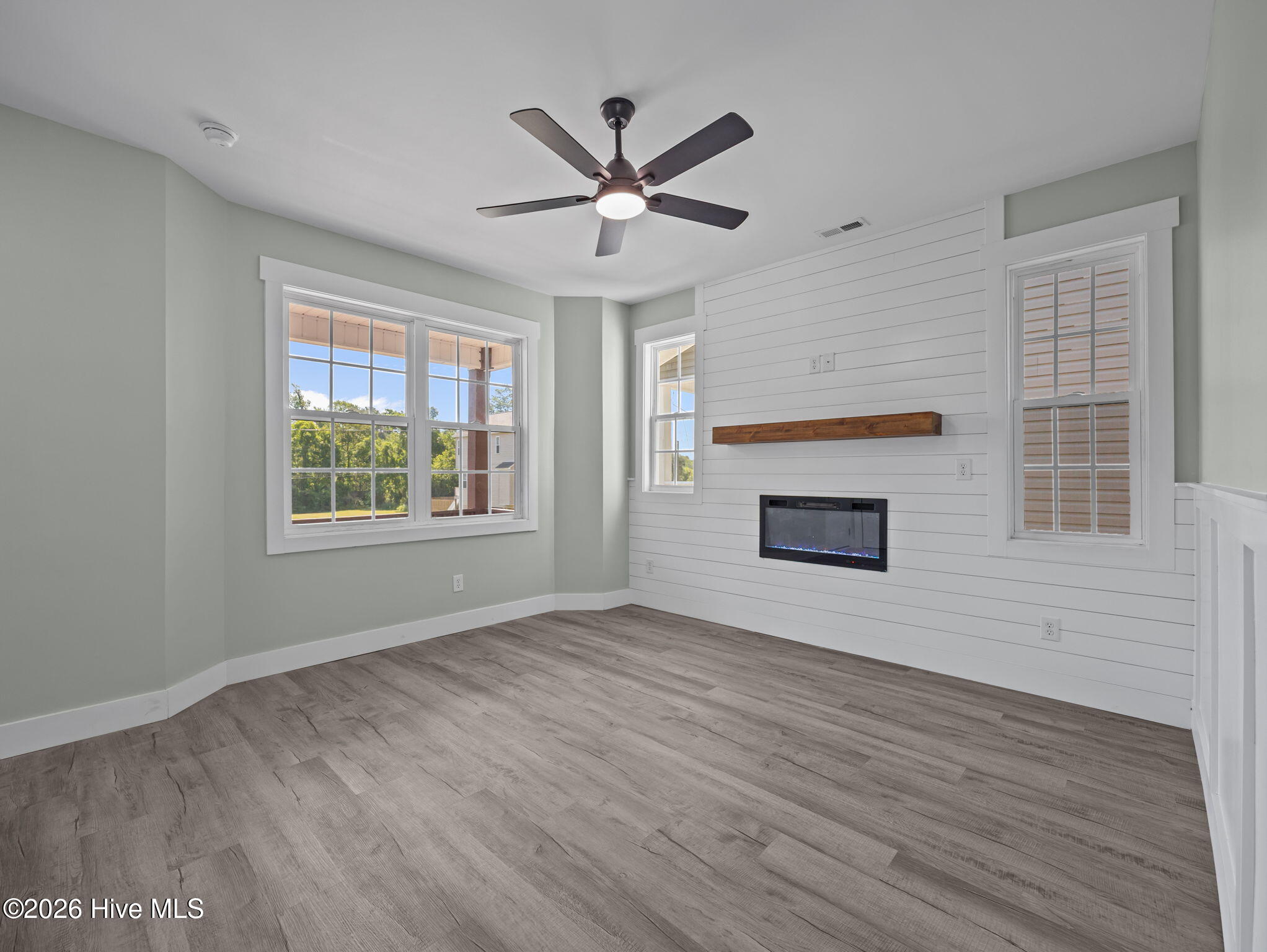 100566341 | Photo 39