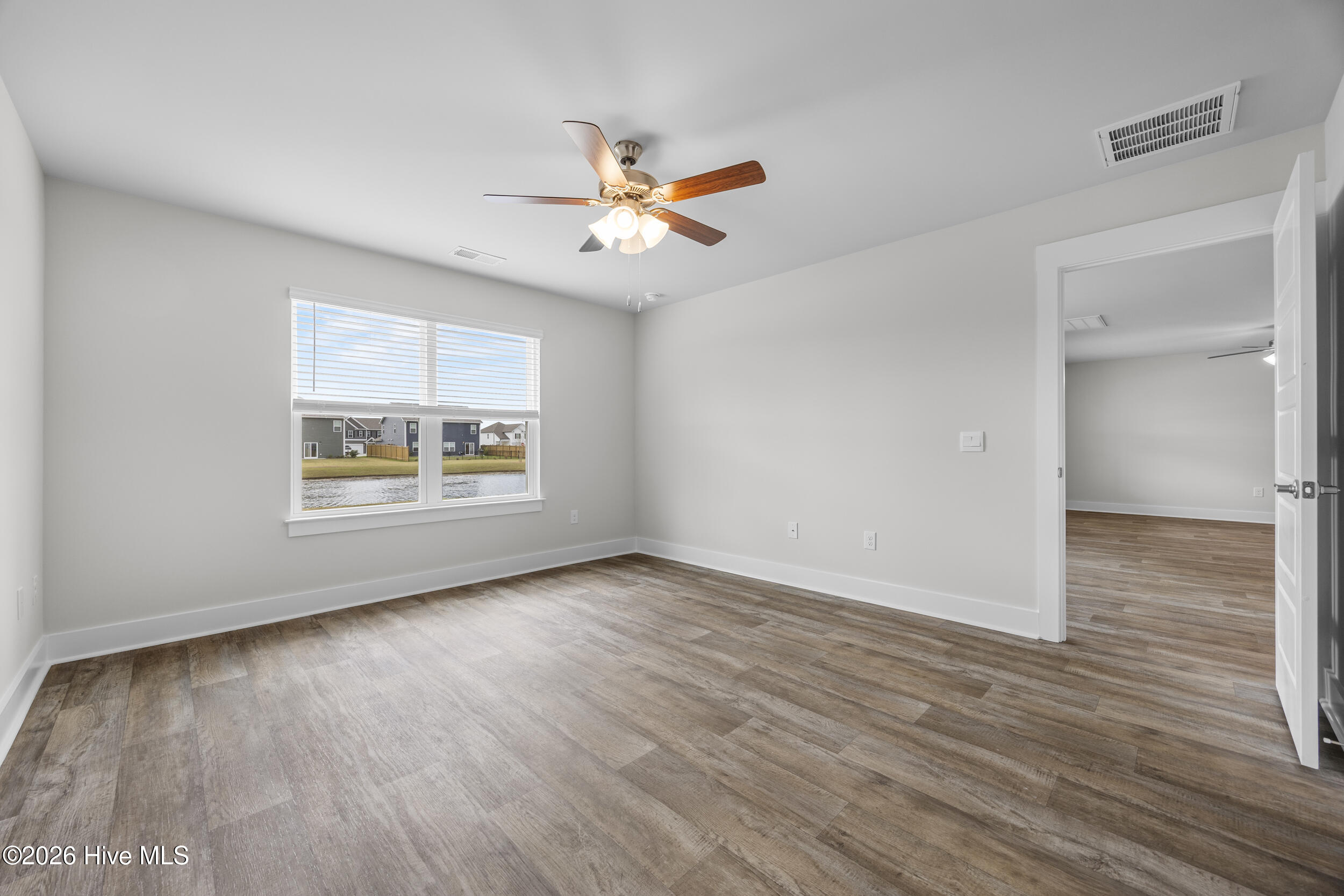 100563426 | Photo 26