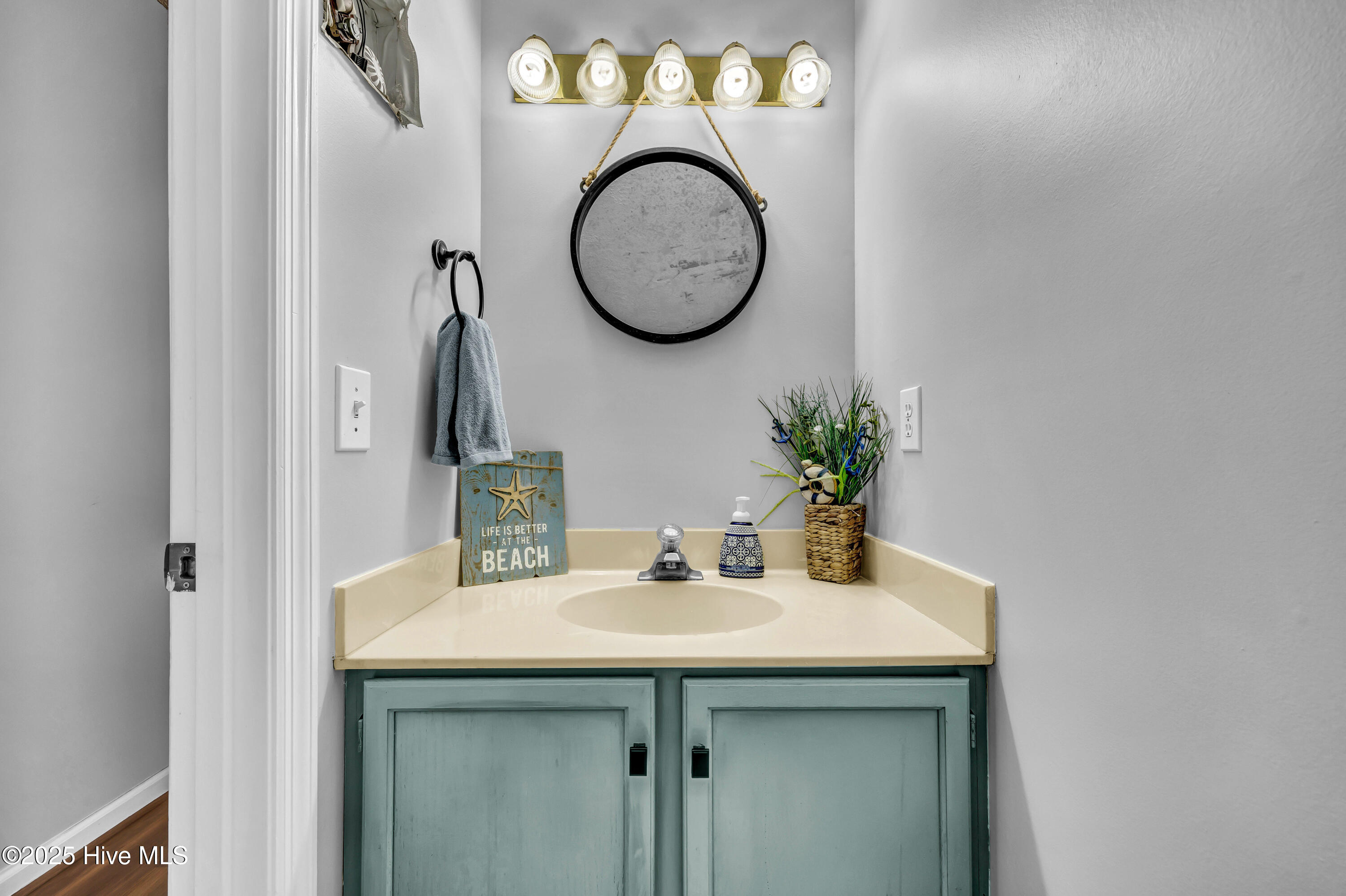 100525615 | Photo 12