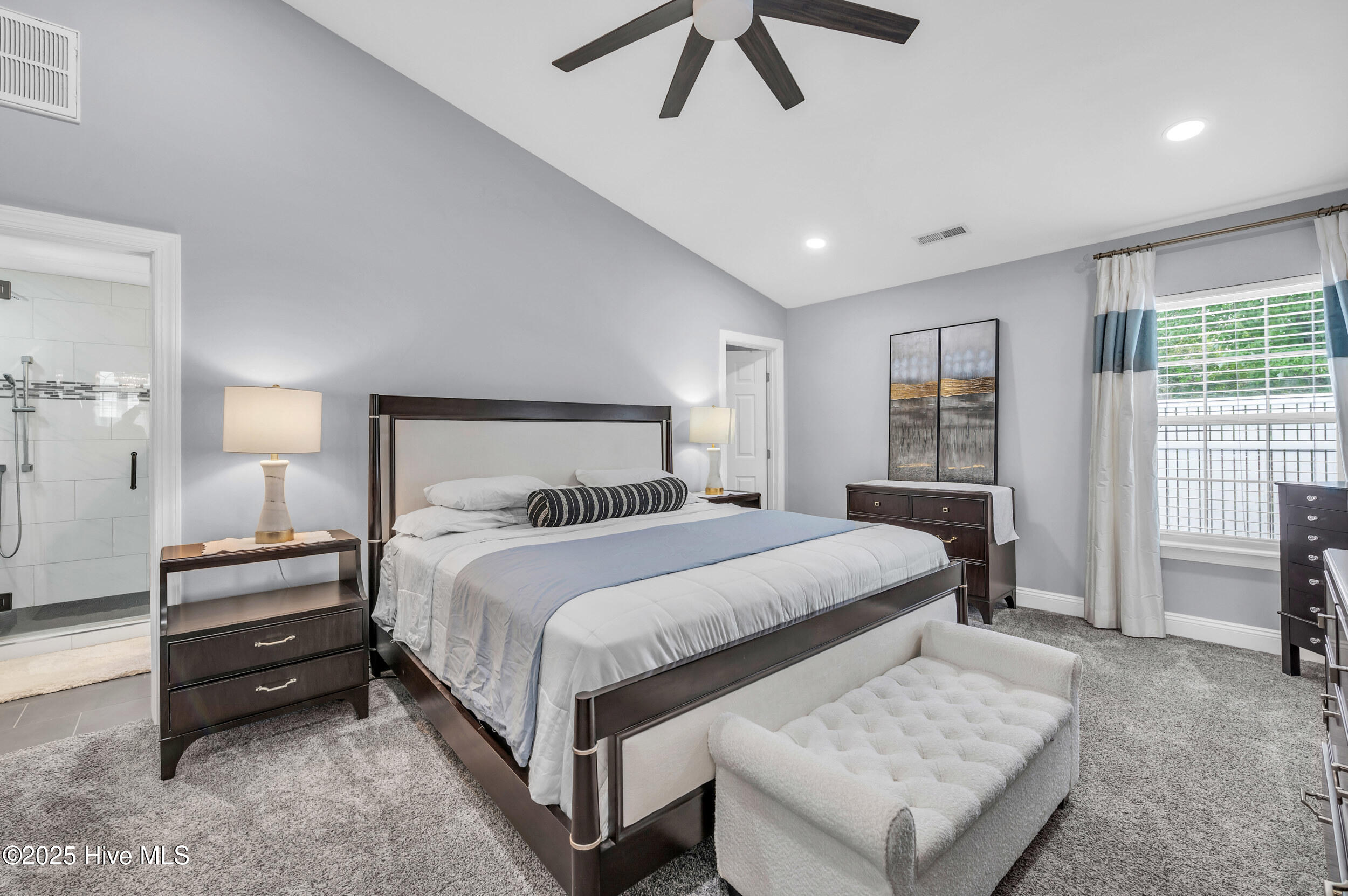 100540826 | Photo 16