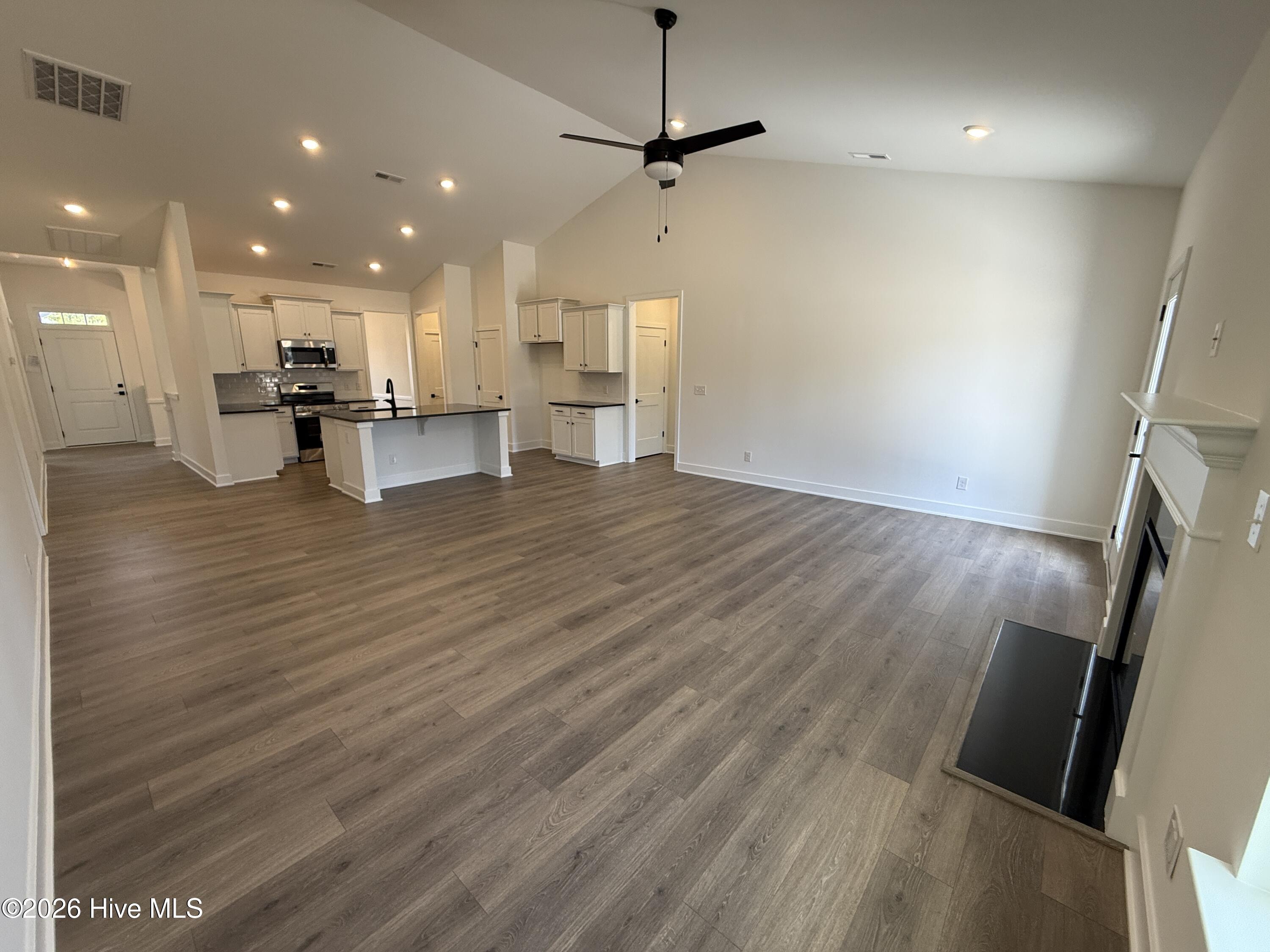 100551152 | Photo 31