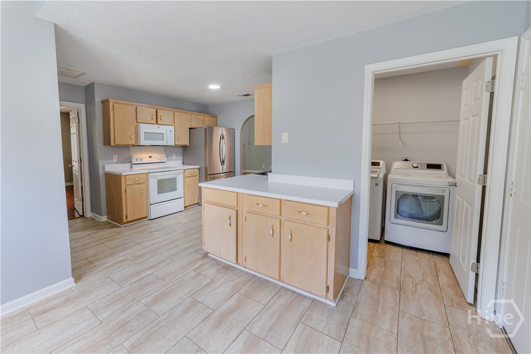 Eat In Breakfast/Kitchen/Laundry Entrance