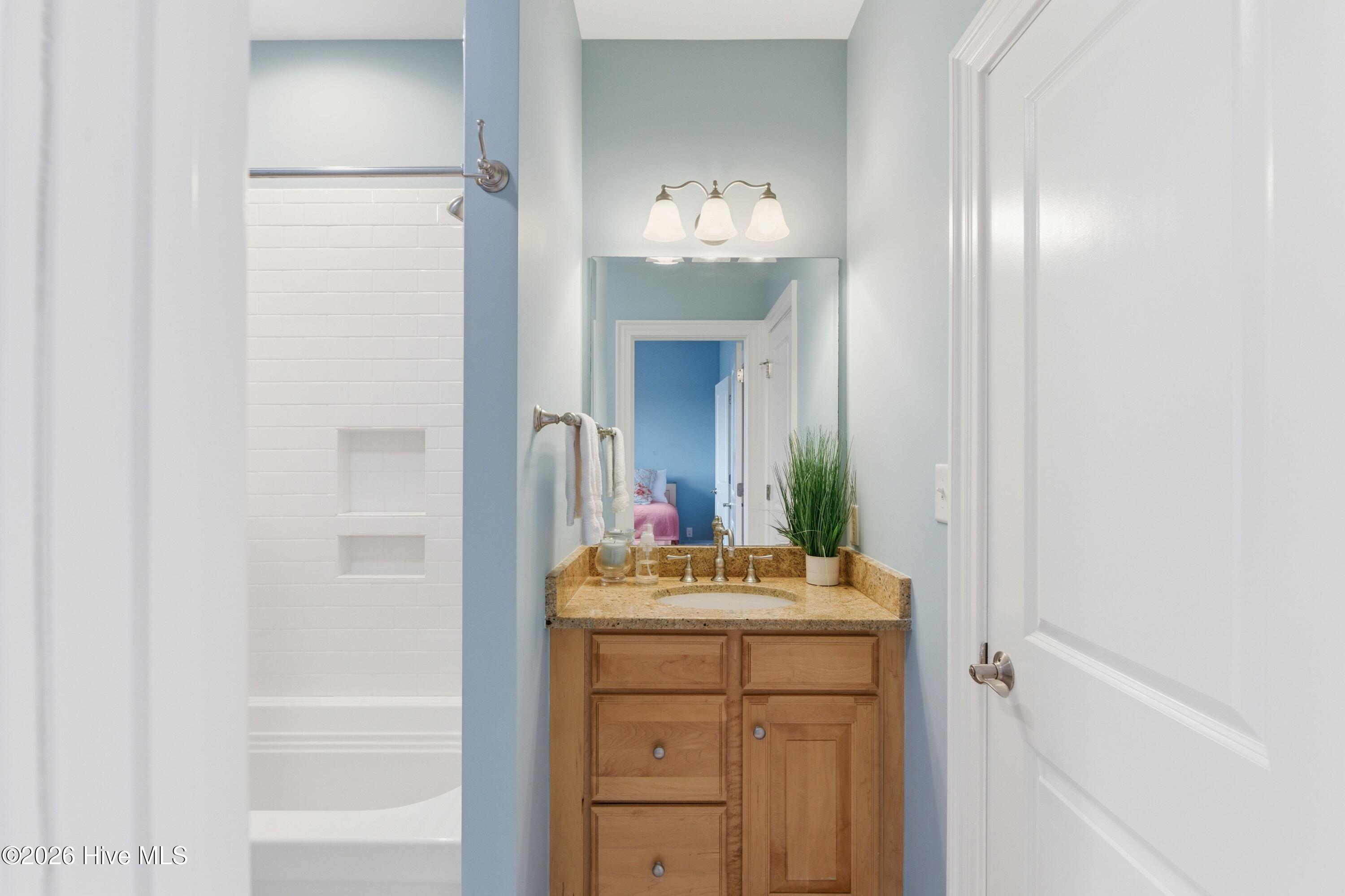 100564058 | Photo 56