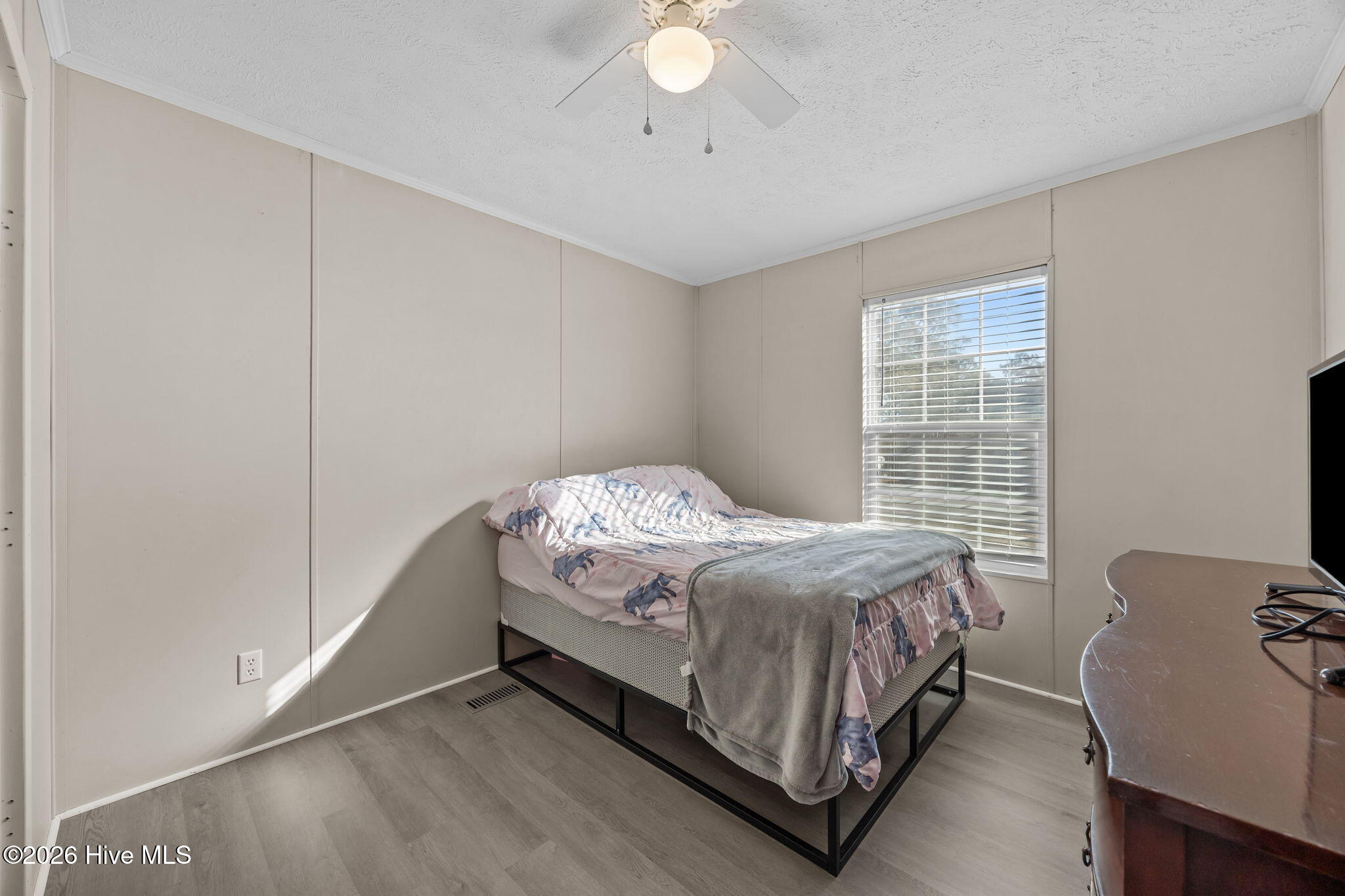 100550408 | Photo 21