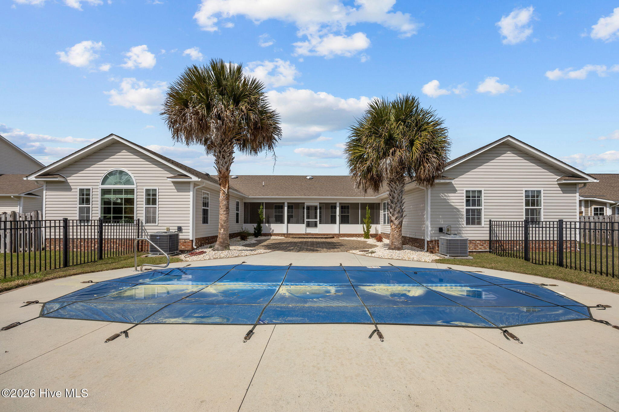 100570536 | Photo 47