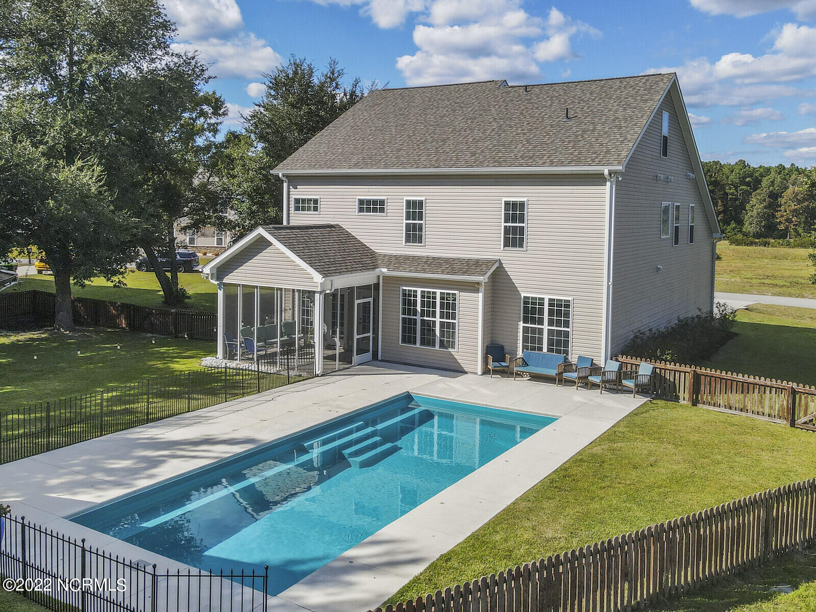 100556304 | Photo 85