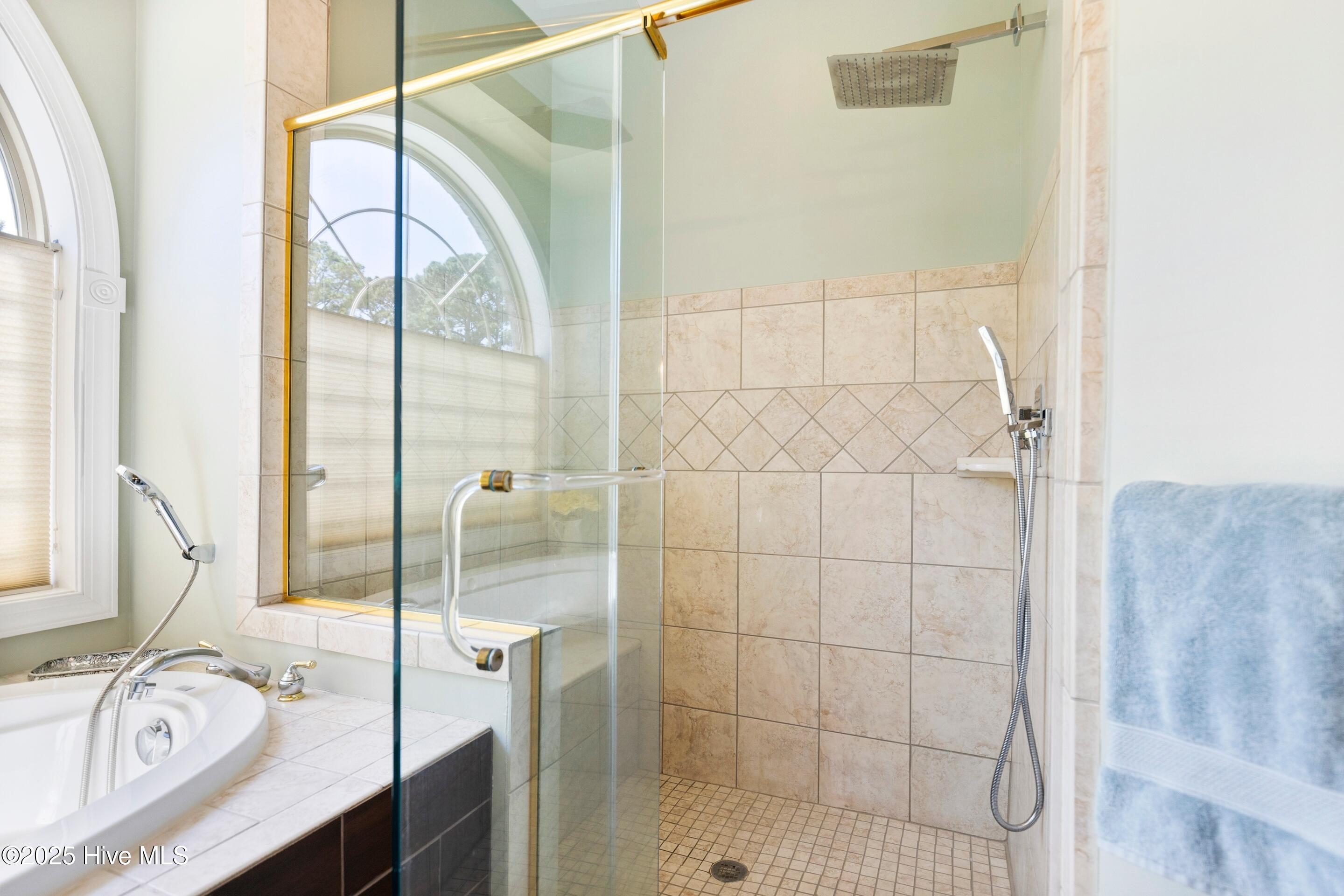 100529602 | Photo 50