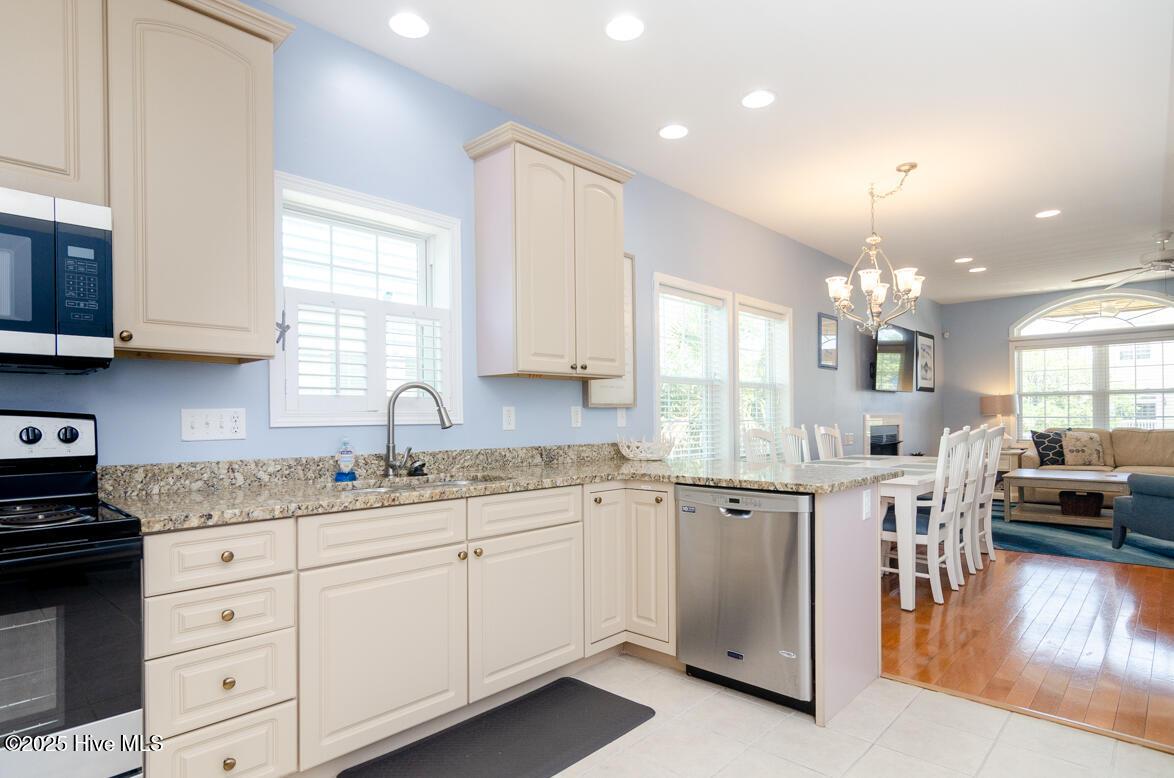 100534014 | Photo 17