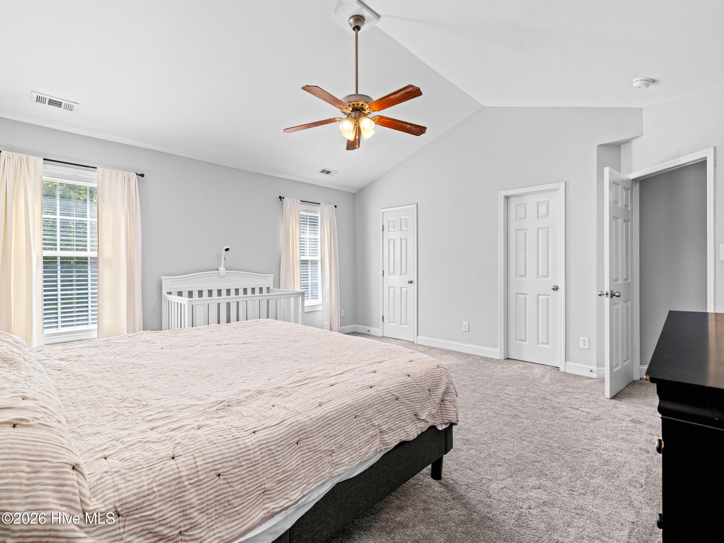 100566997 | Photo 32