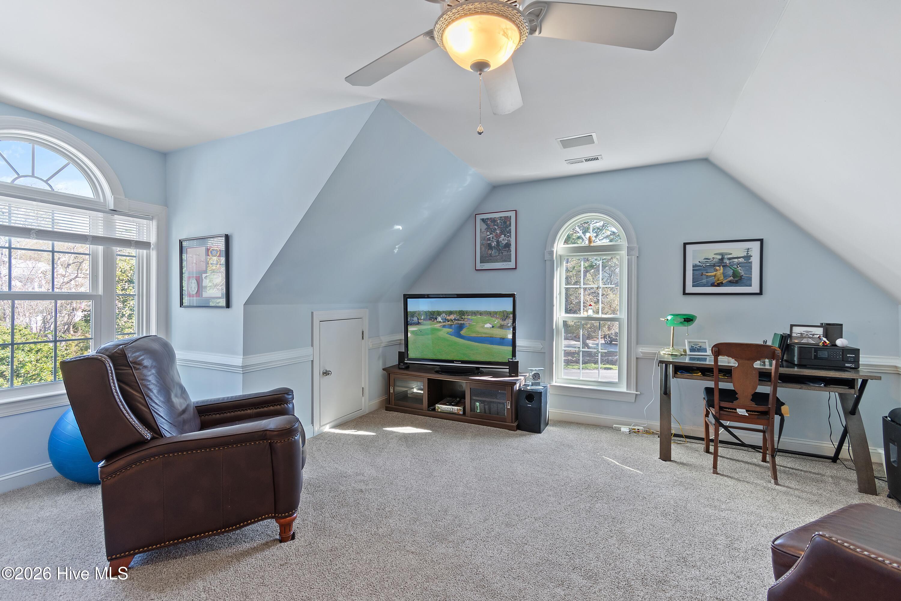 100561490 | Photo 42