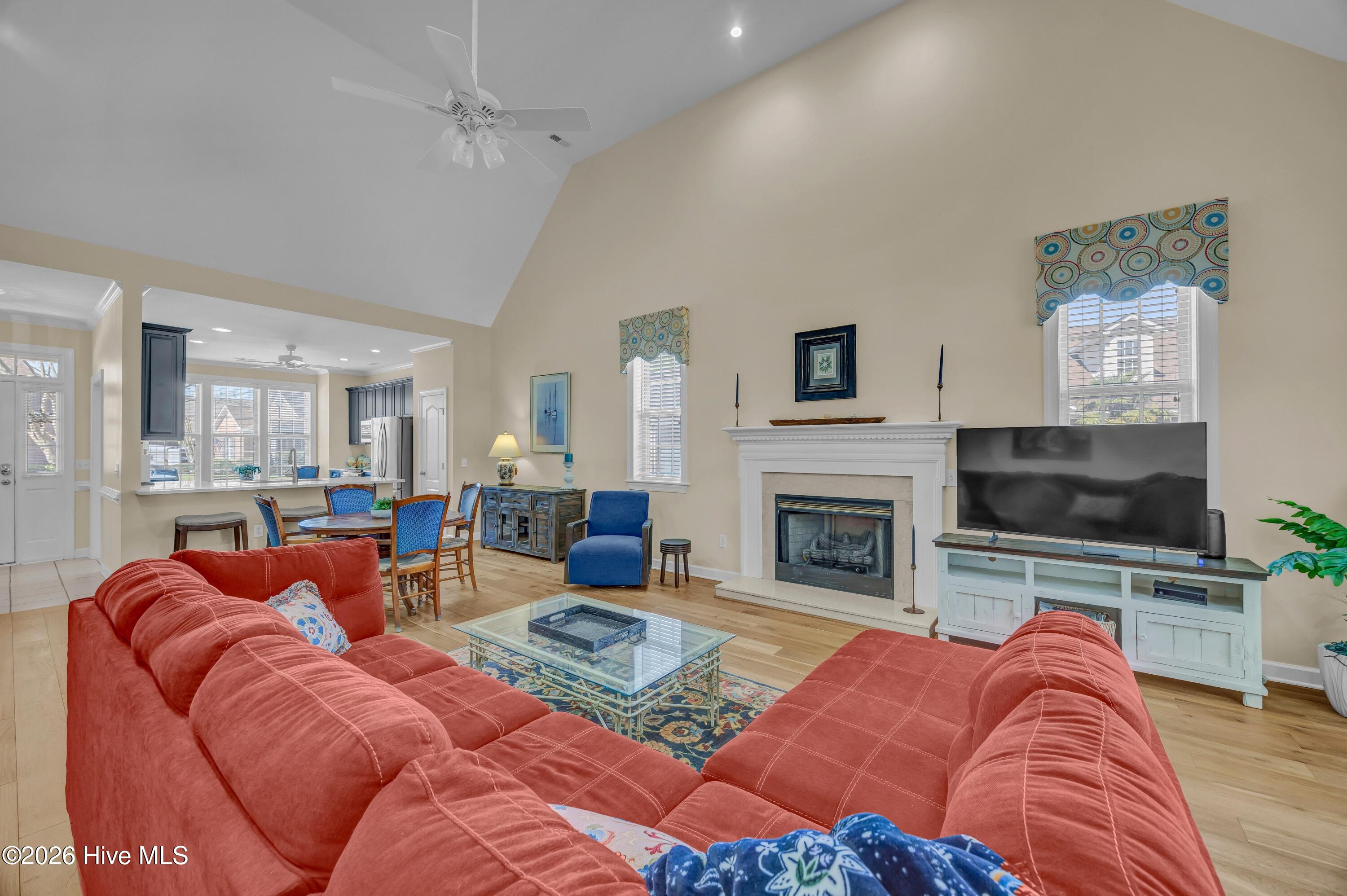 100561367 | Photo 12