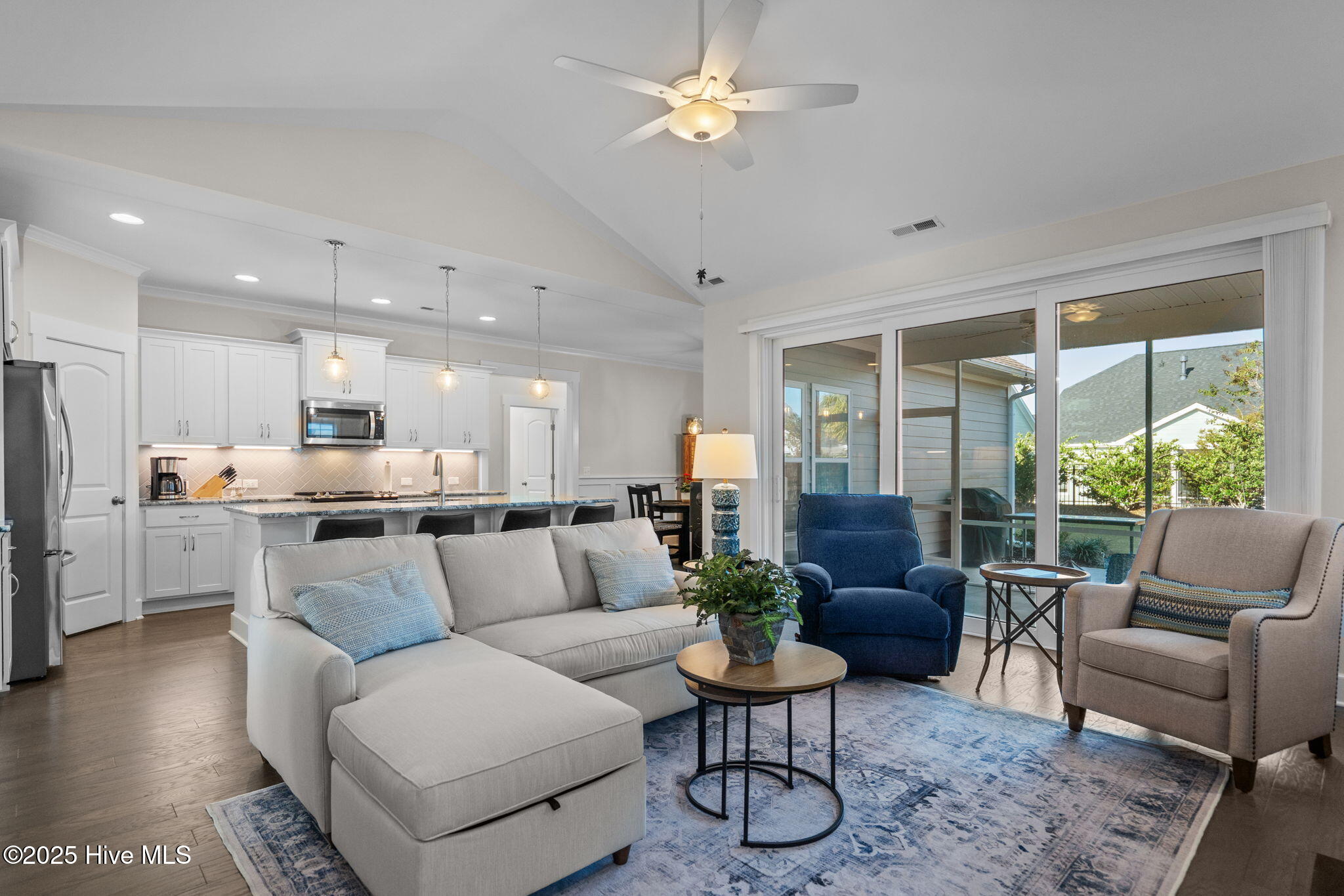 100537659 | Photo 18