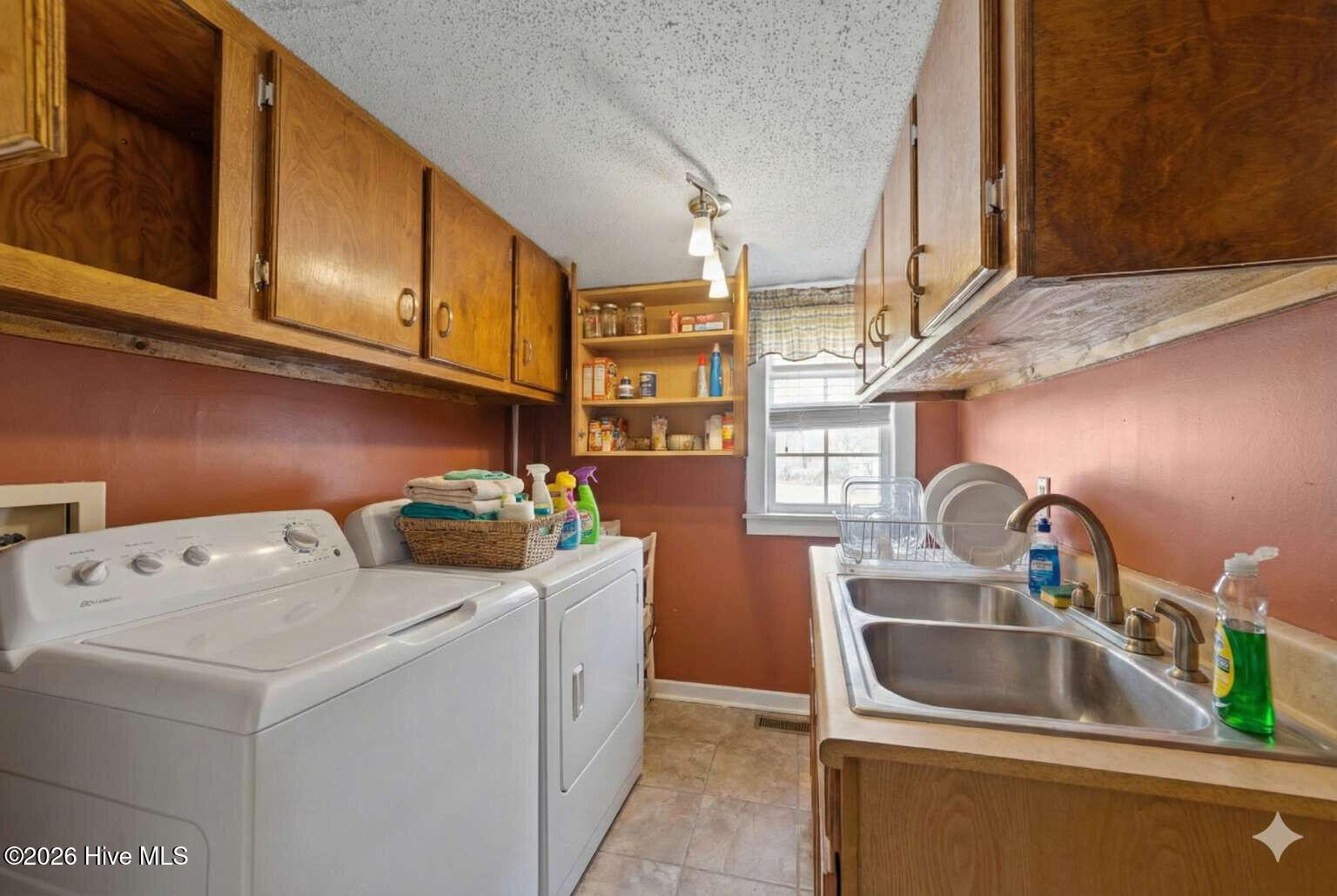 100552349 | Photo 23