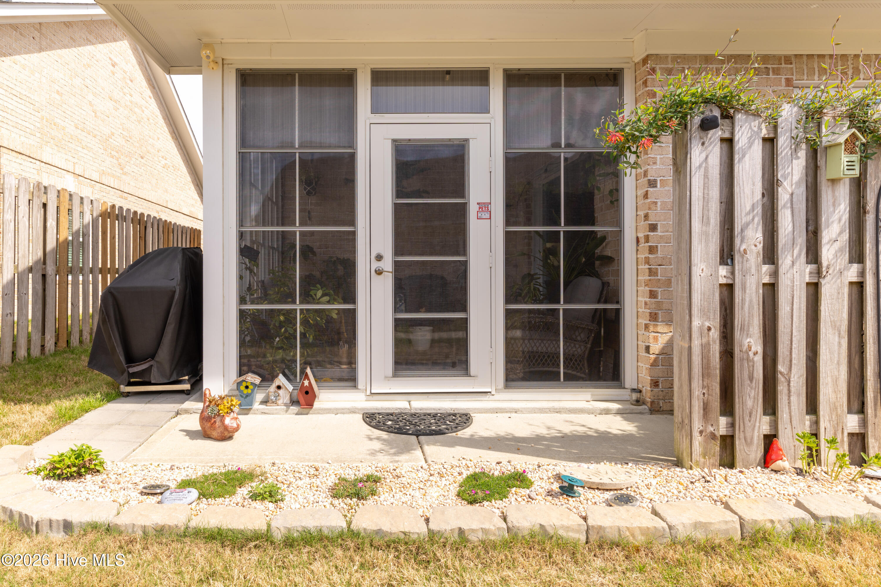 100561960 | Photo 26