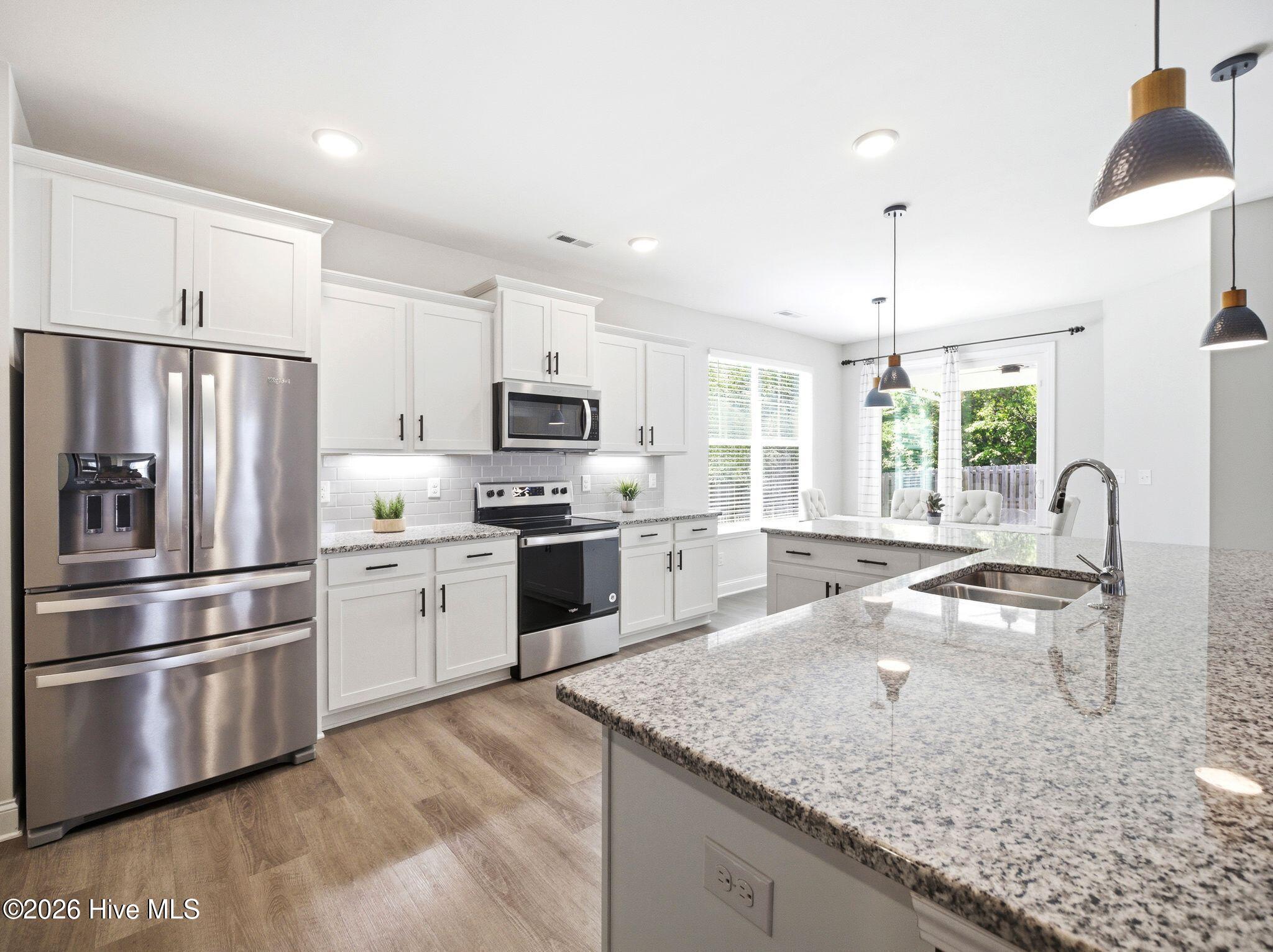 100569792 | Photo 17