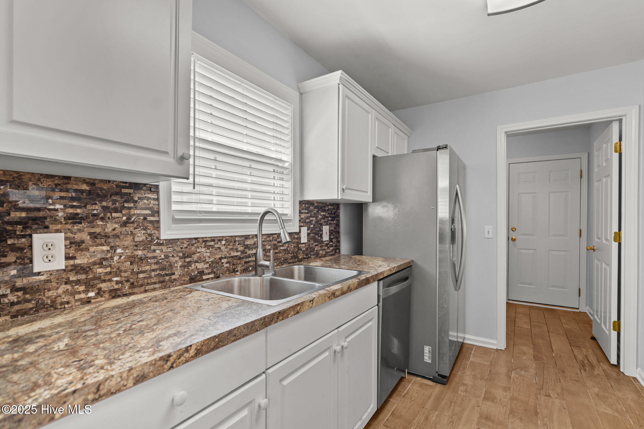 100529967 | Photo 16