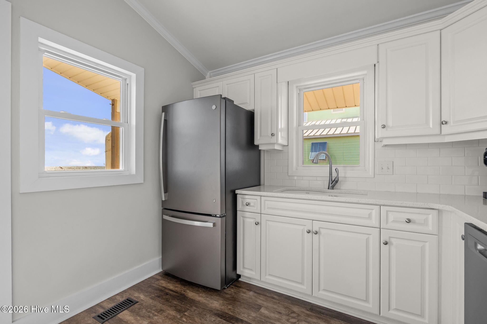 100552483 | Photo 30