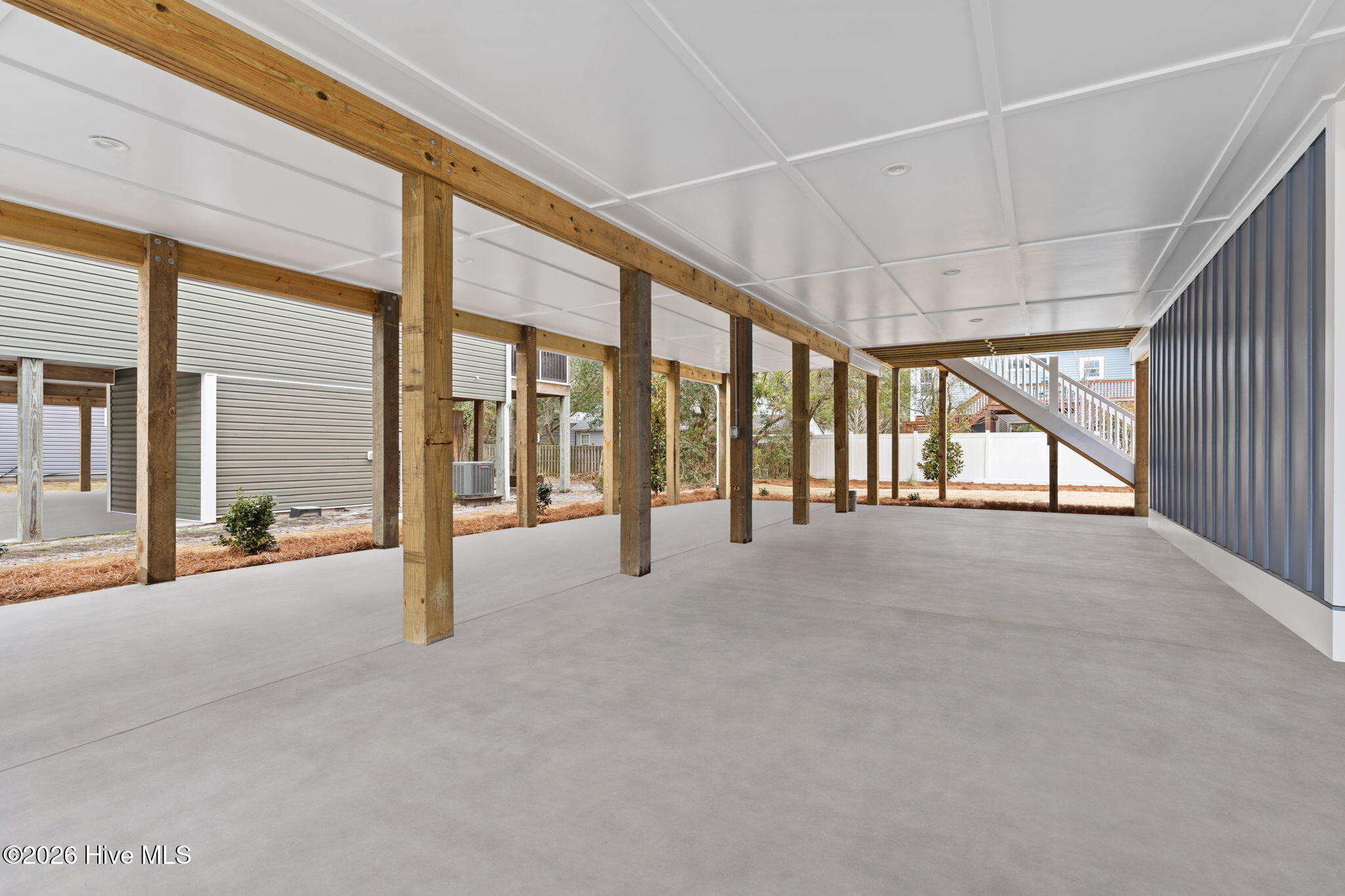 100558448 | Photo 35