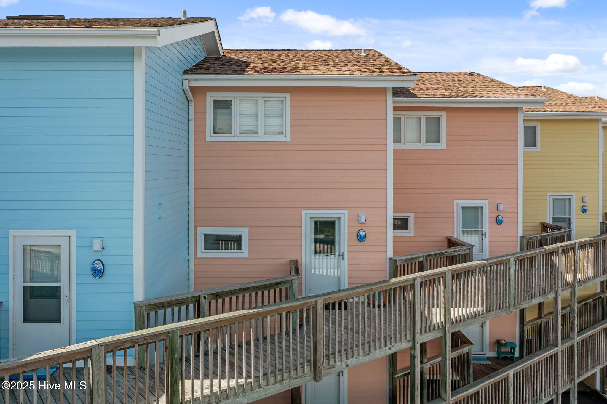 100534121 | Photo 48