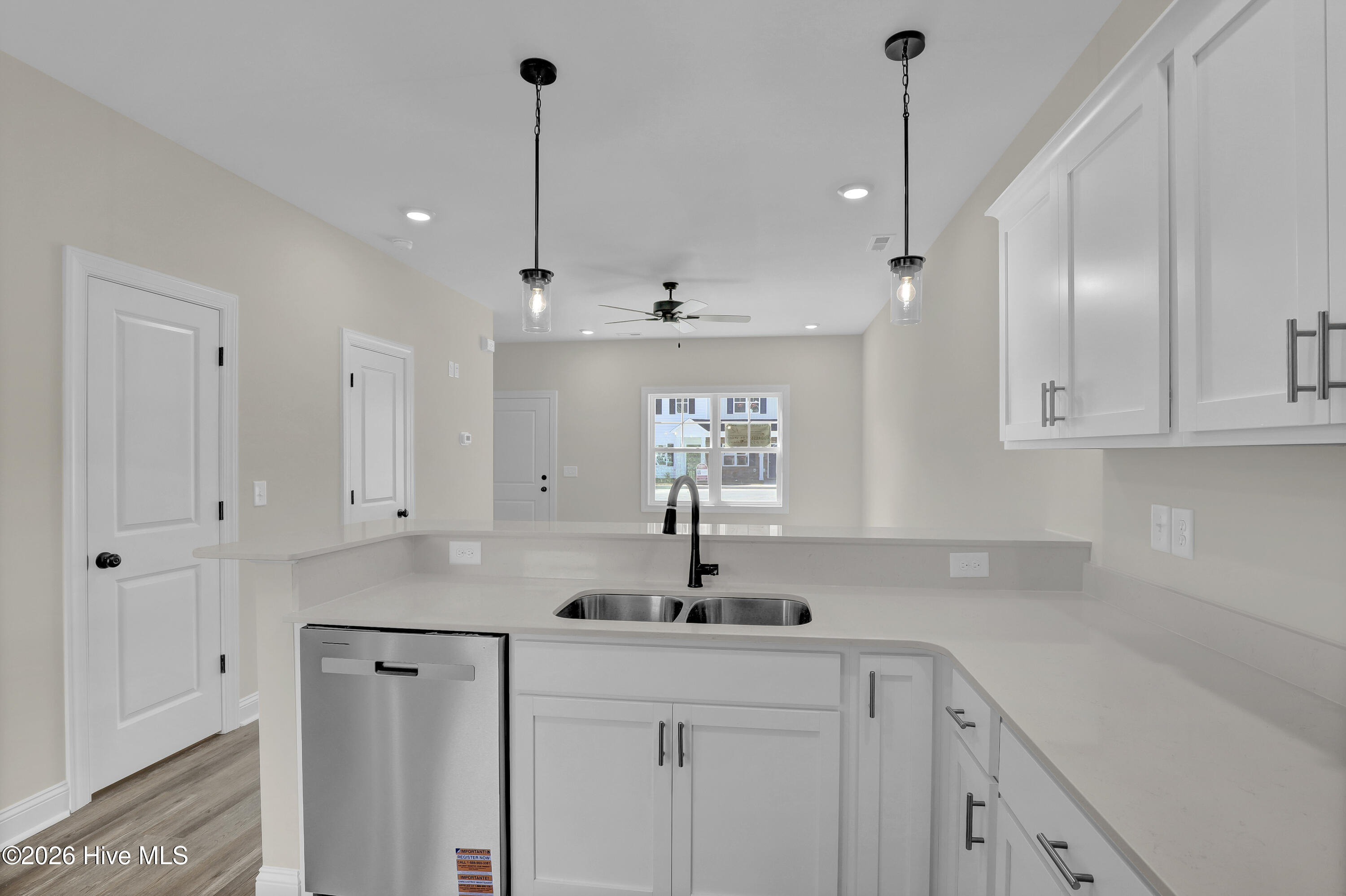 100537571 | Photo 11