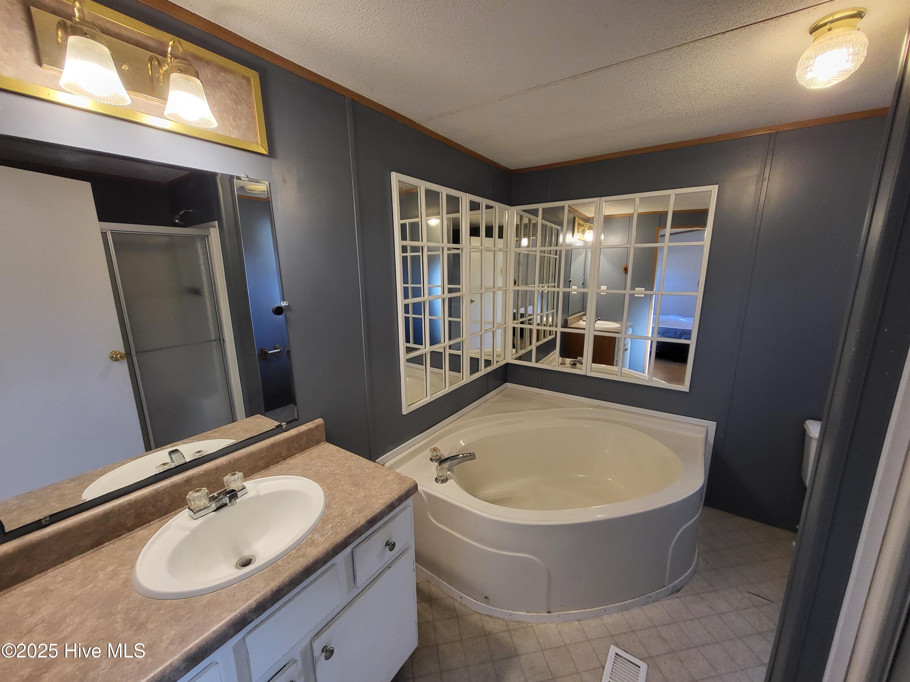 100540995 | Photo 22