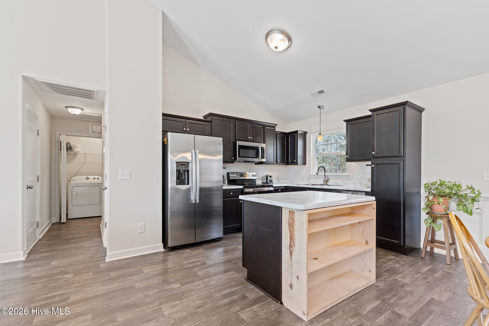 100563188 | Photo 10