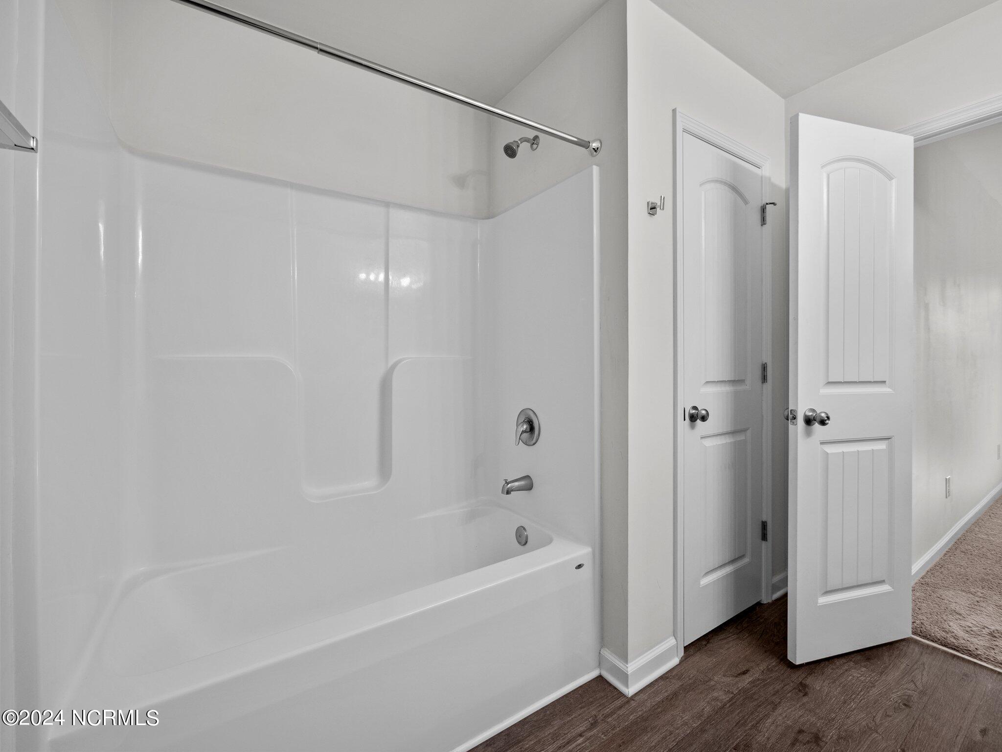 100567210 | Photo 17