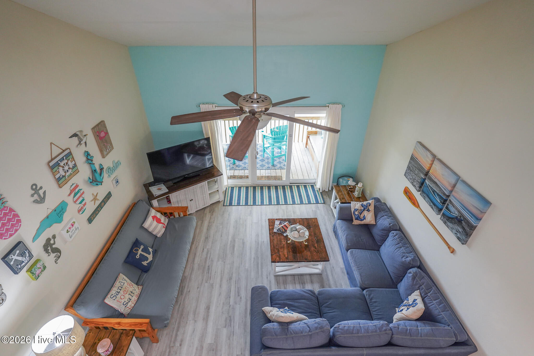 100550894 | Photo 23