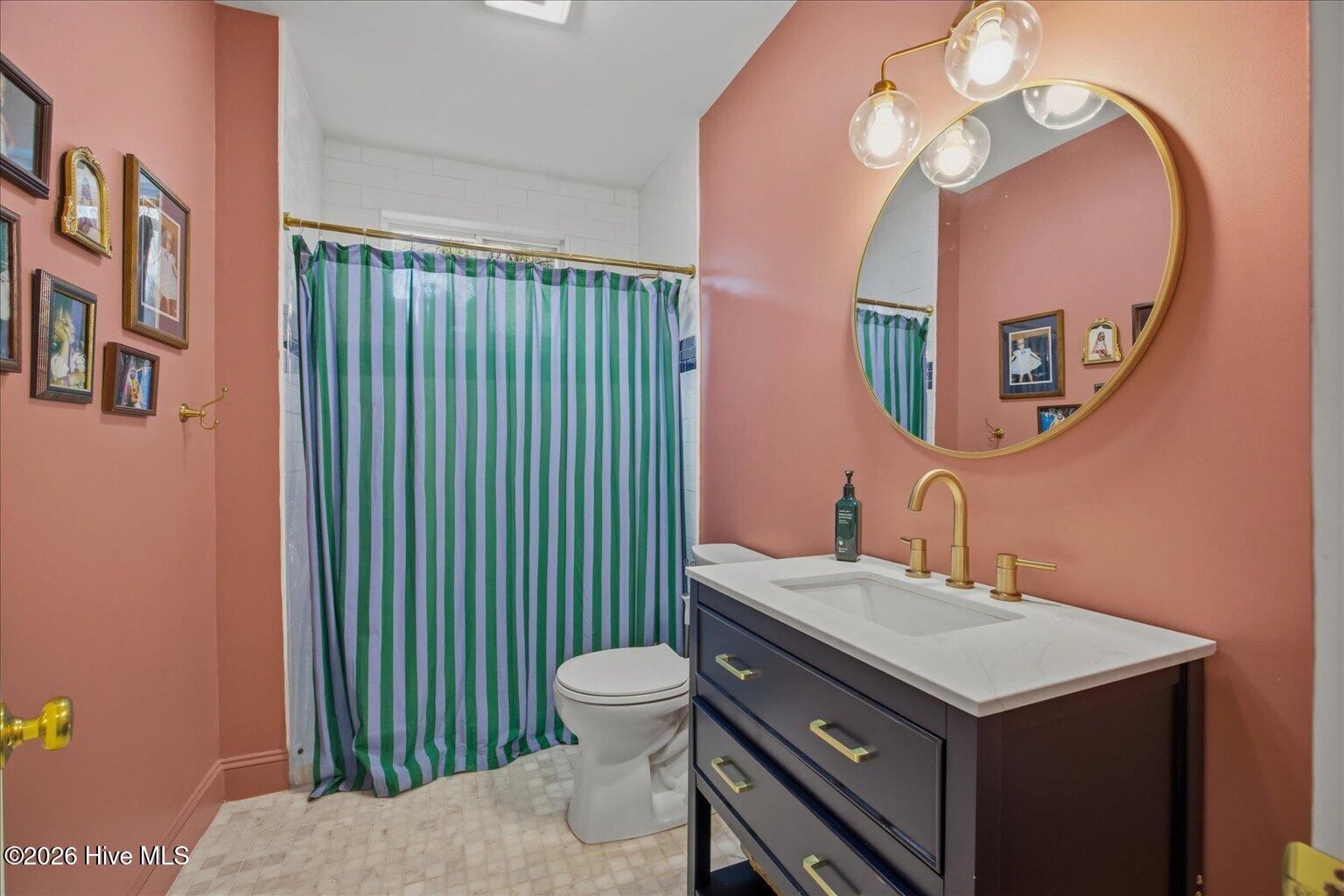 100557865 | Photo 19