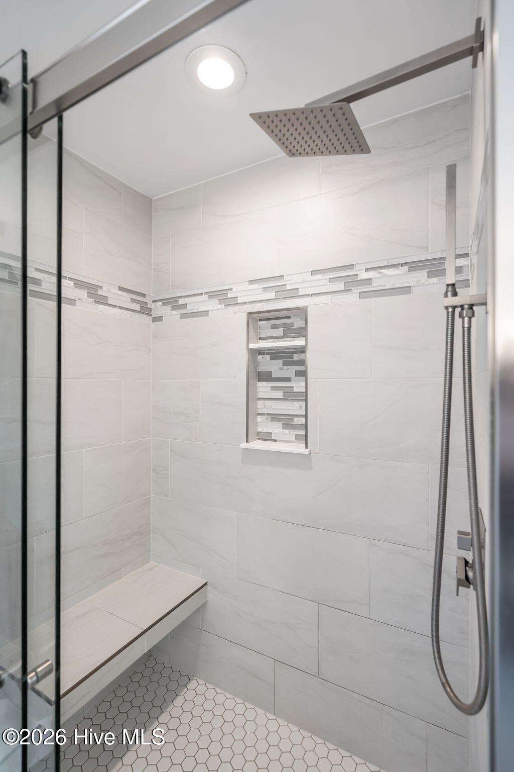 100548092 | Photo 33