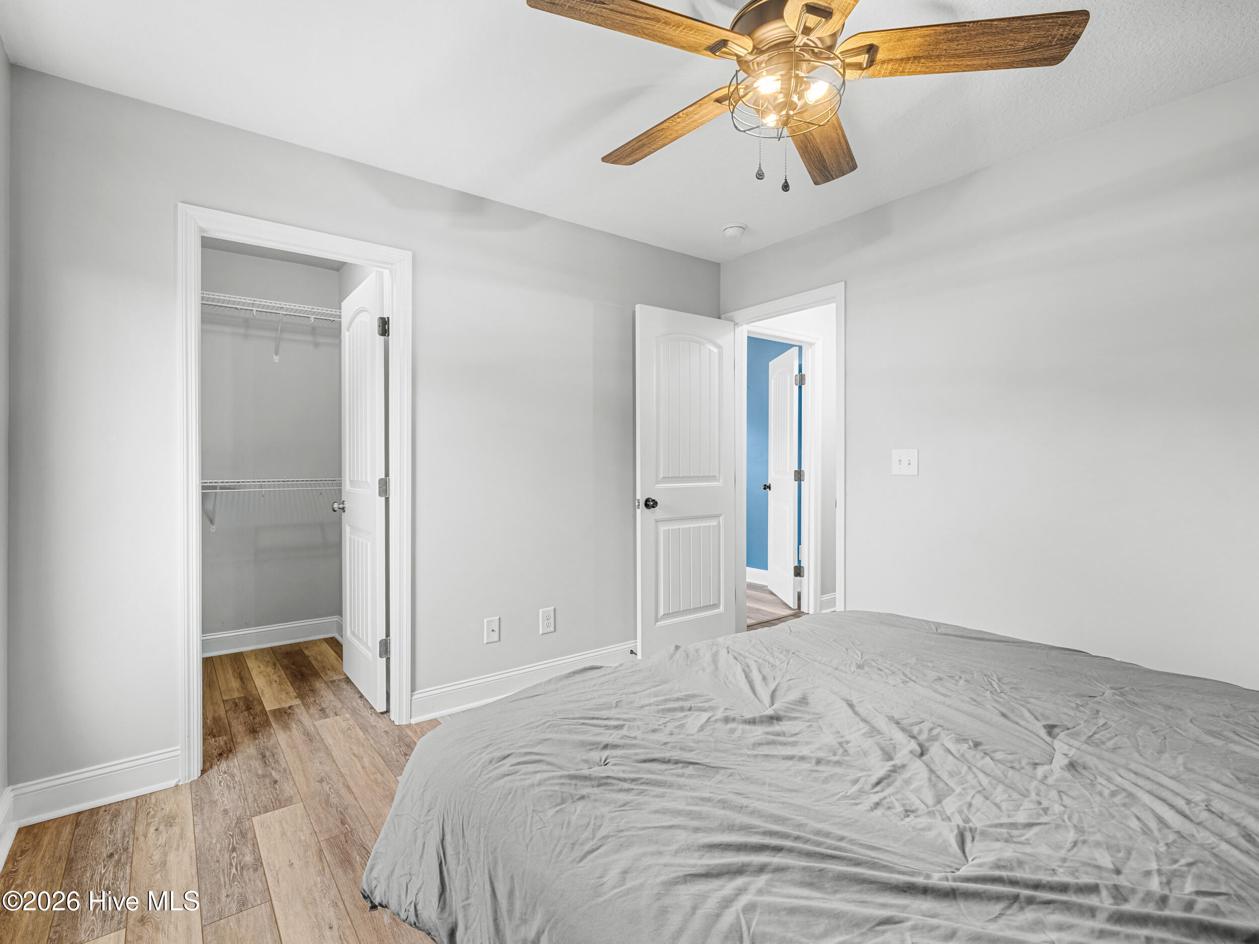 100548593 | Photo 33