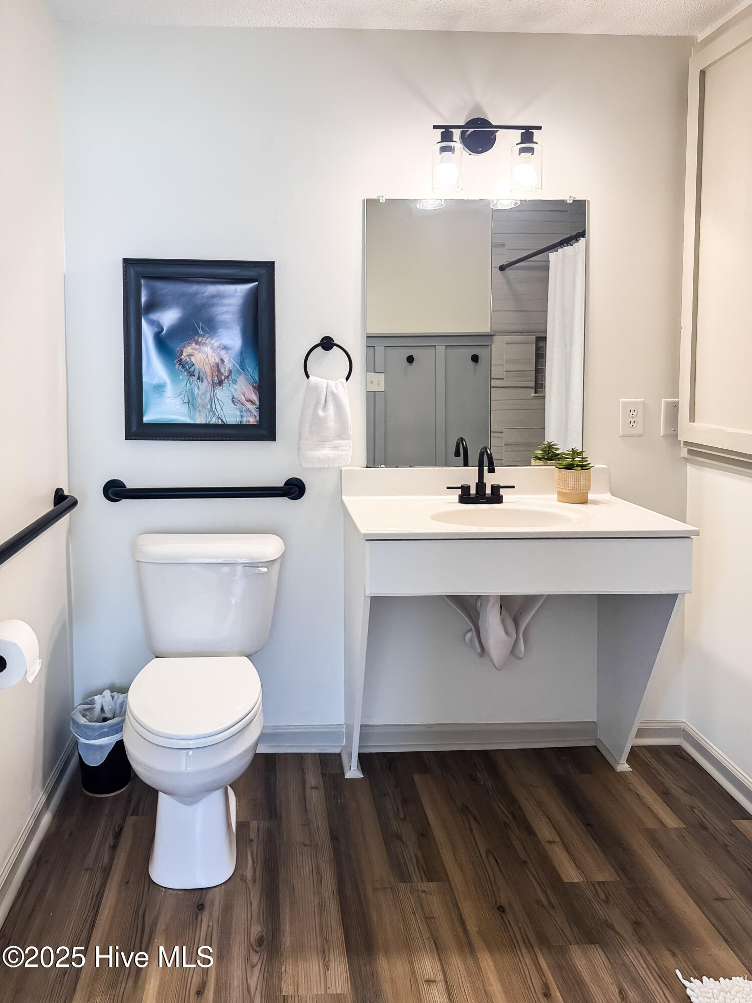 100541804 | Photo 19