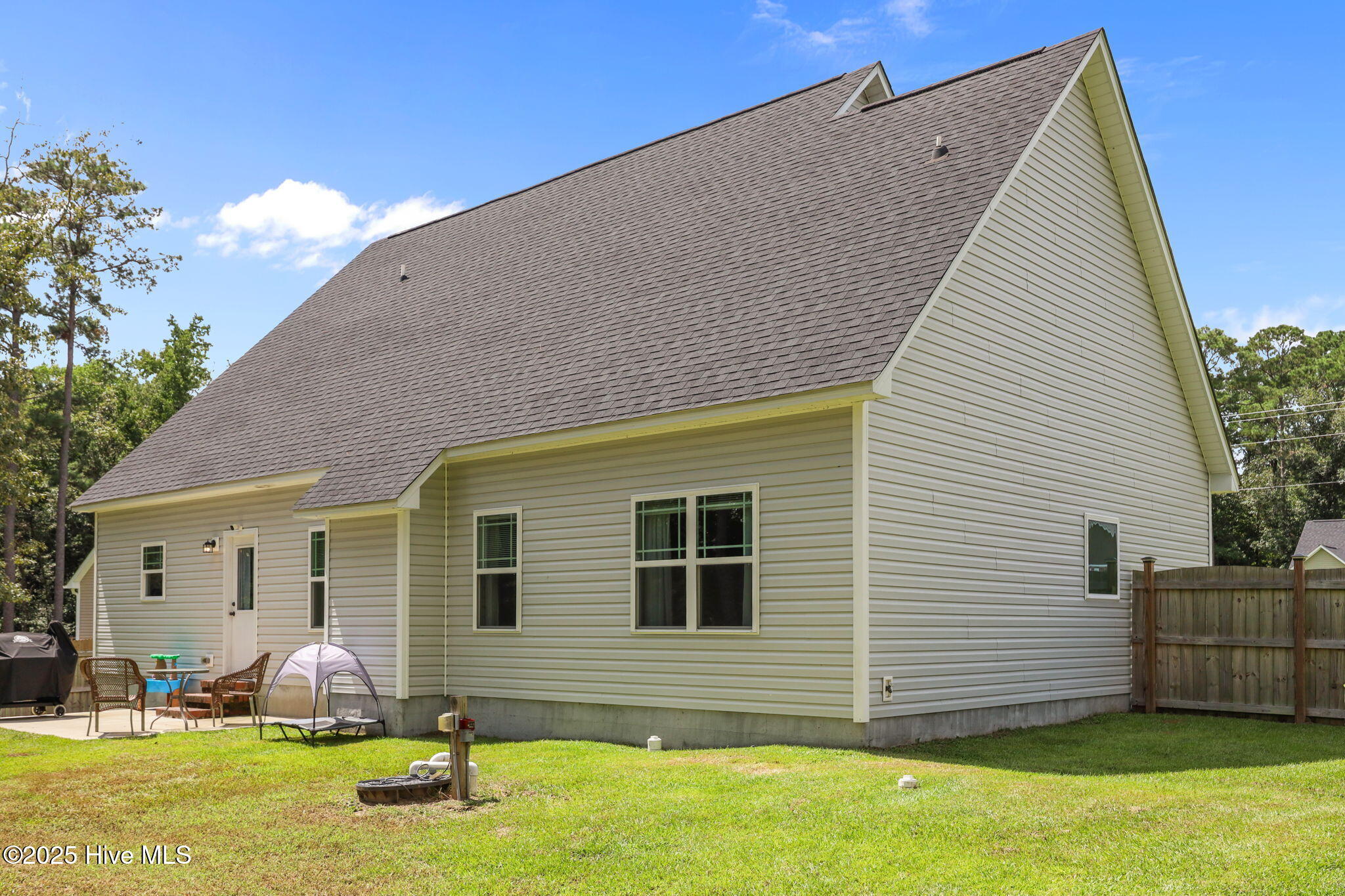 100525463 | Photo 33