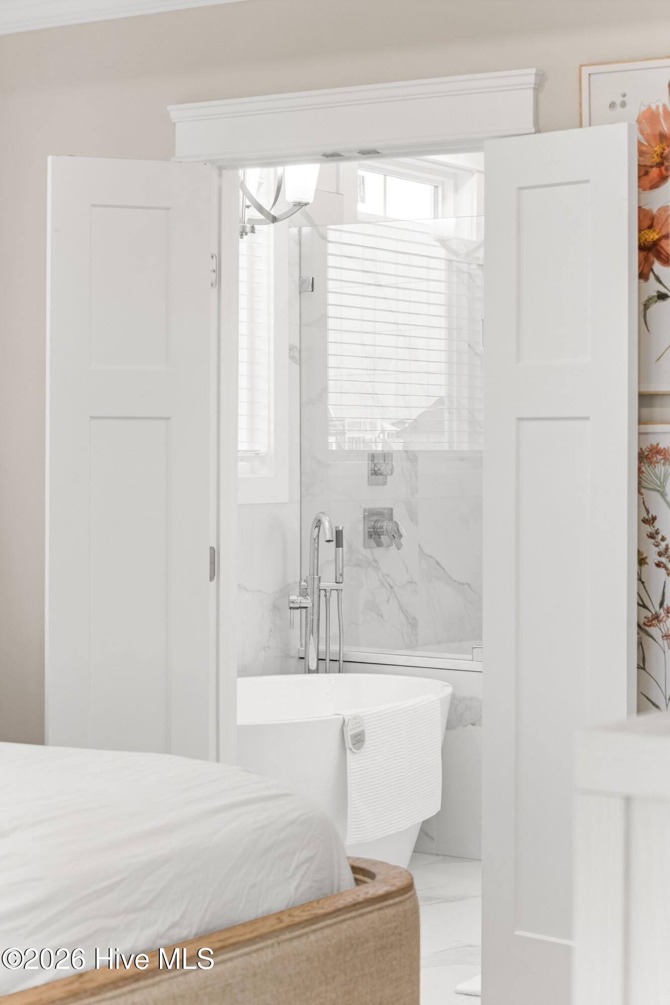 100561823 | Photo 24