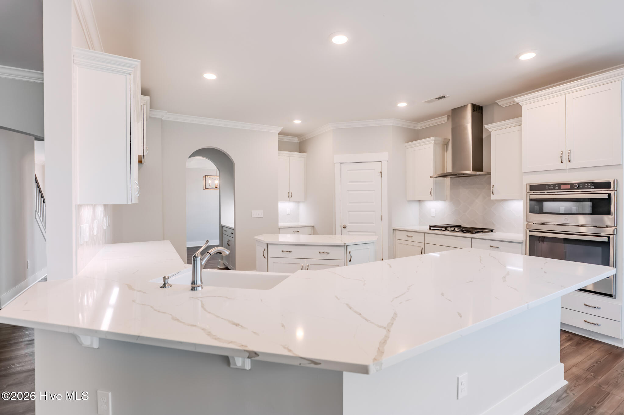 100567790 | Photo 22